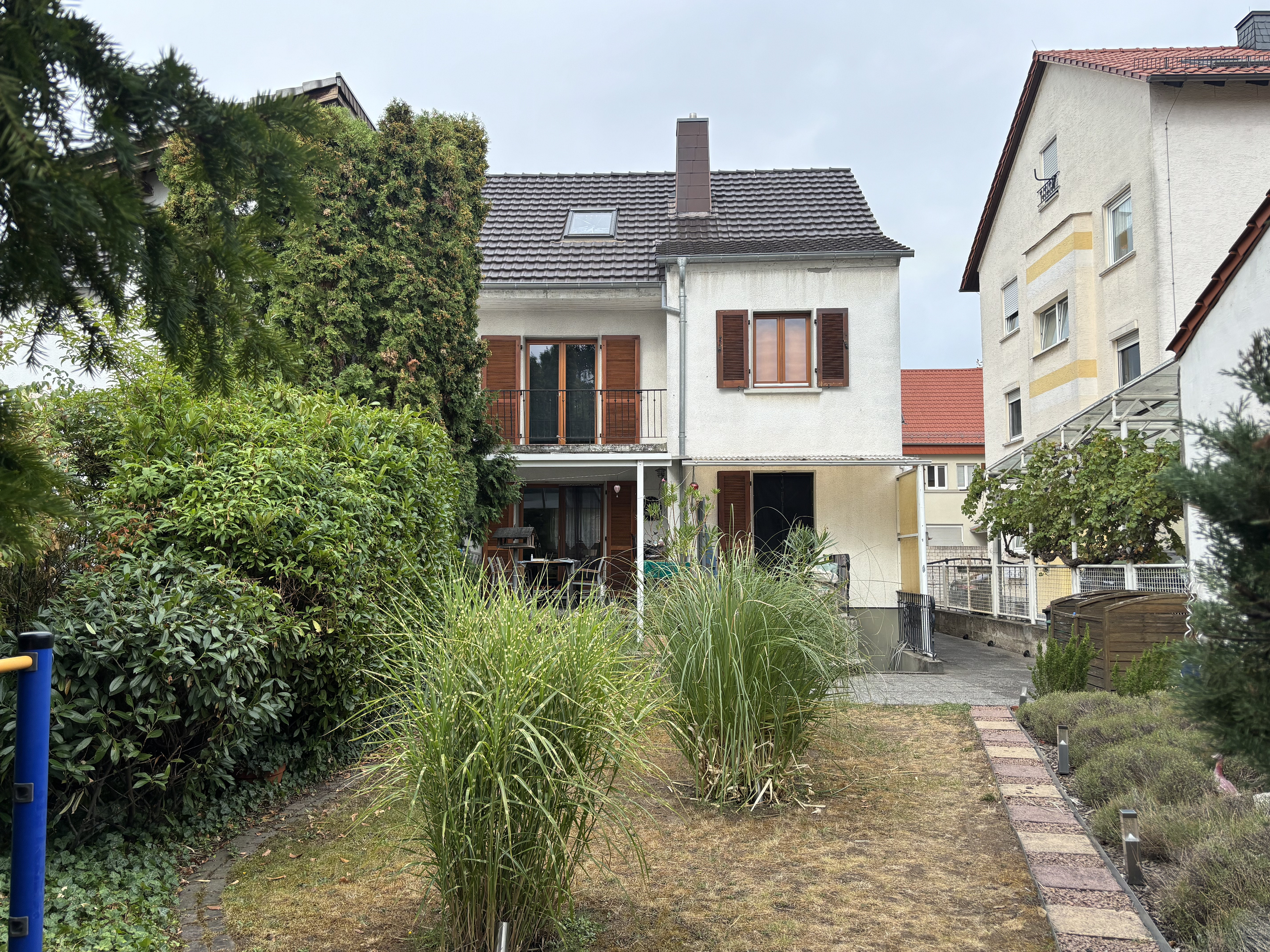 Limburgerhof: Einfamilienhaus mit viel Freiraum, großem Grundstück und Erweiterungsmöglichkeiten