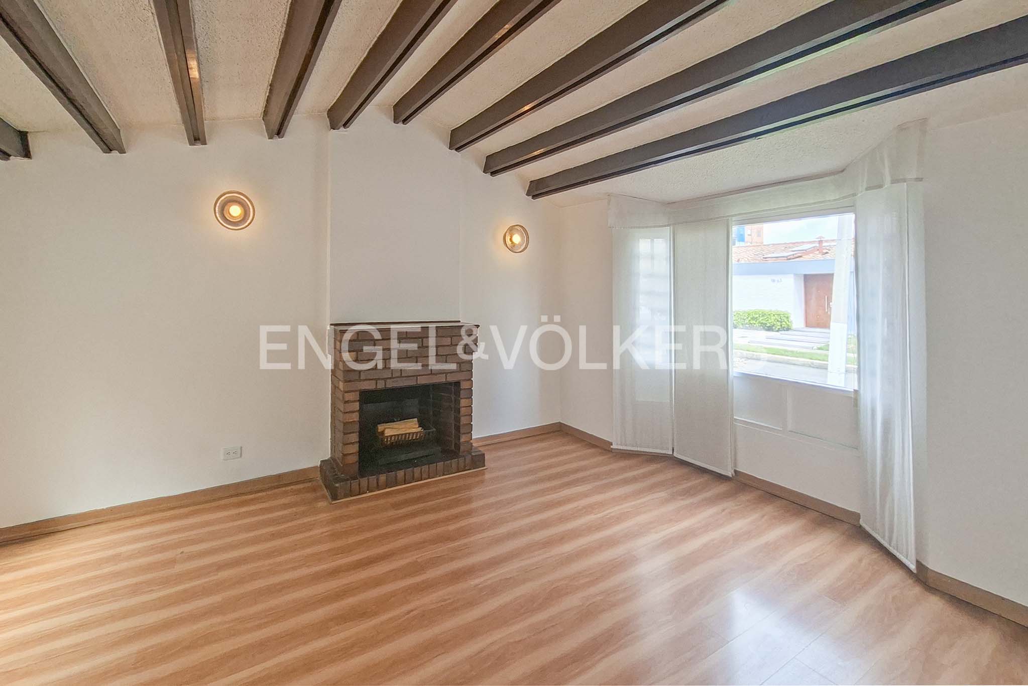 Casa remodelada para venta en Malibú , La Alhambra