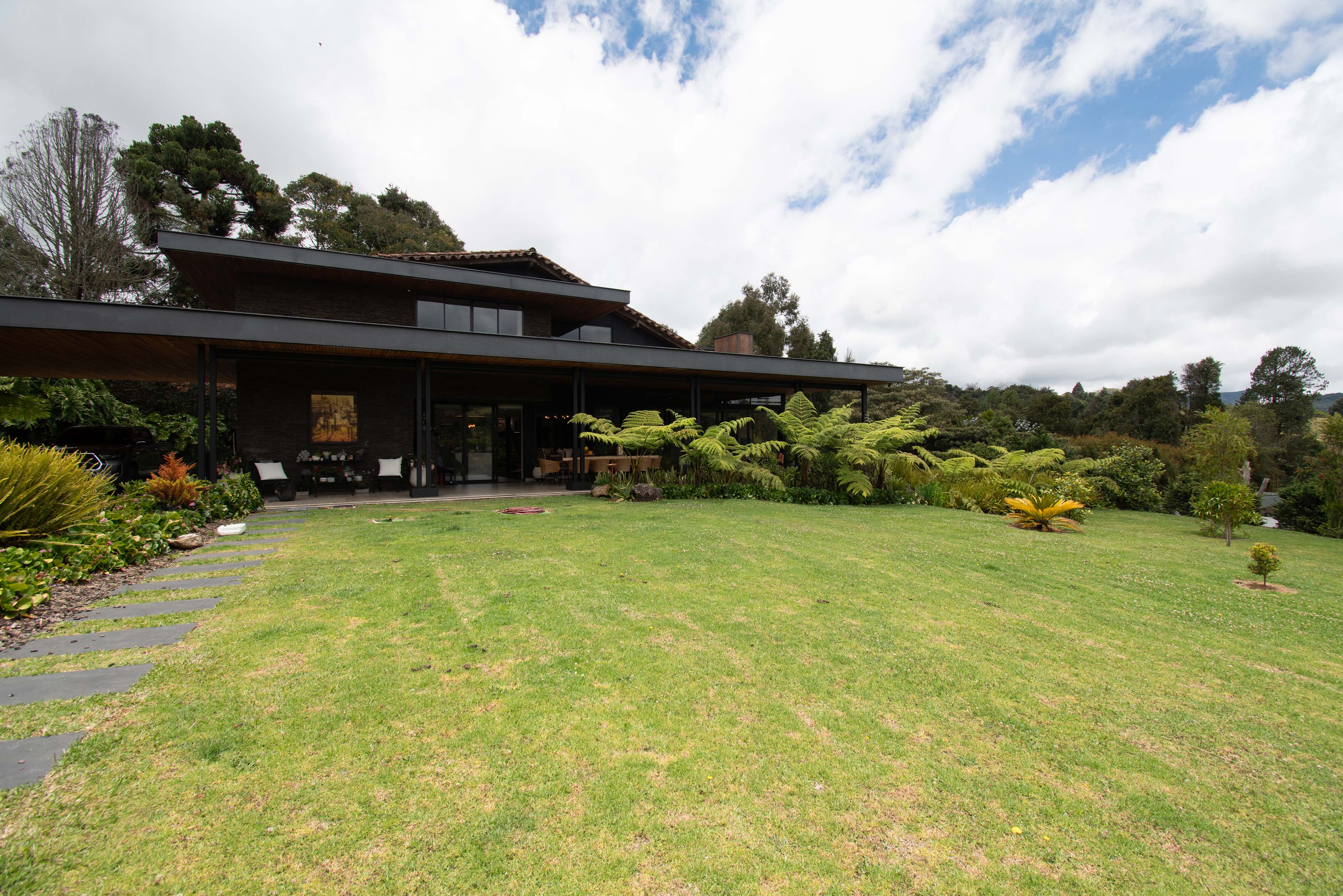 Moderna casa en parcelación para arriendo en El Alto de Las Palmas