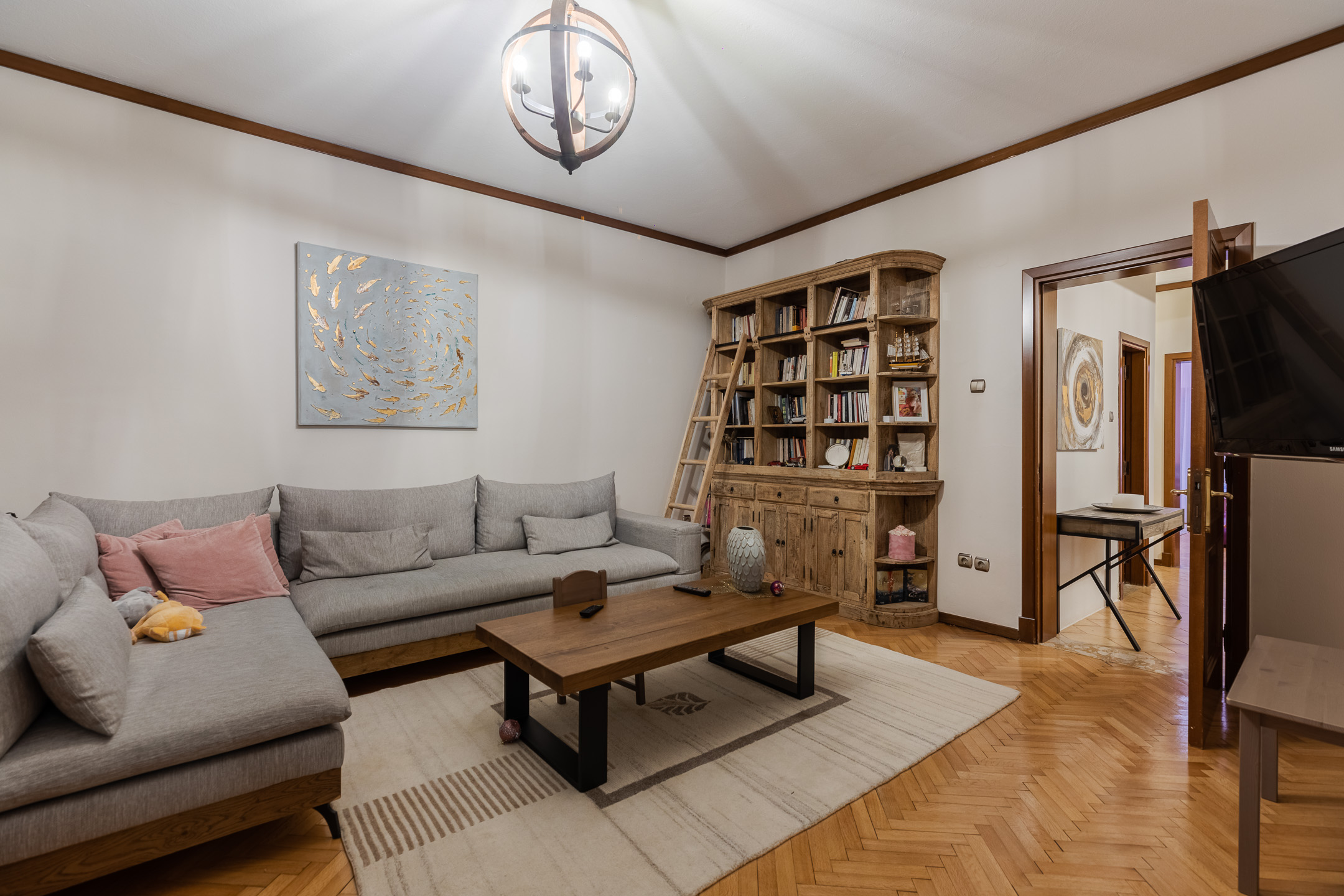 Spacious apartment in the center of Oreokastro