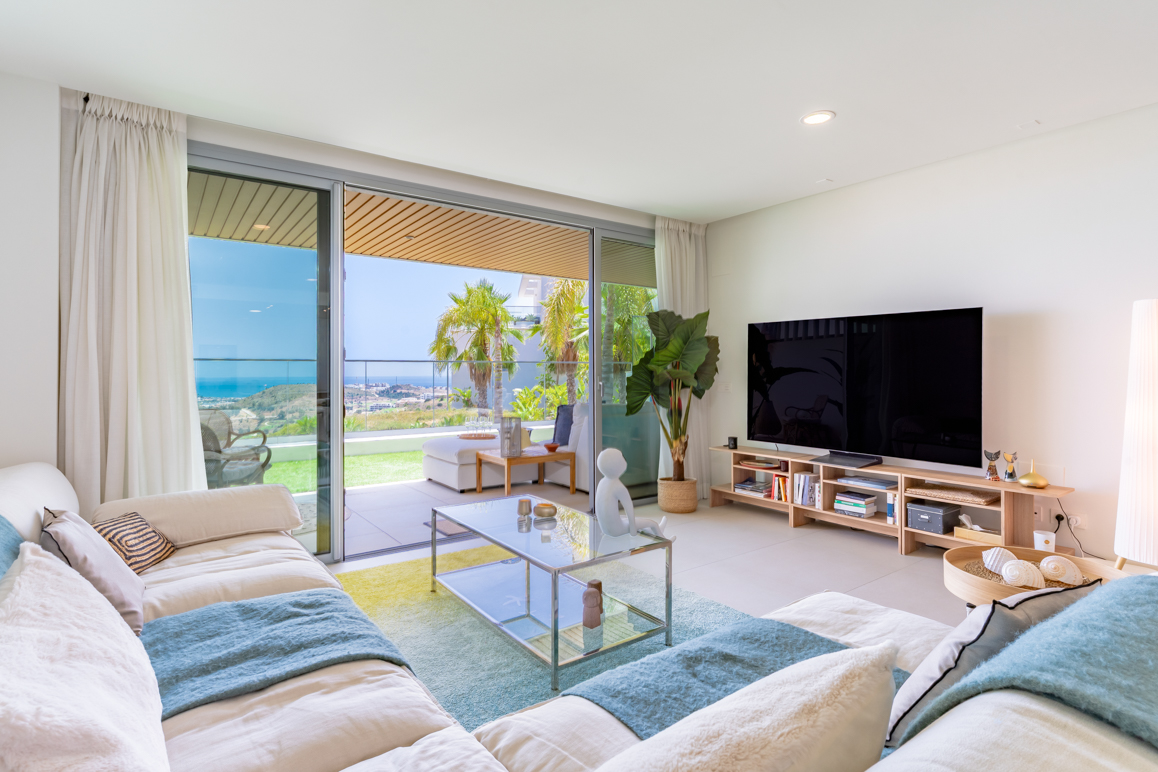 Excepcional piso de 3 dormitorios con piscina privada y vistas al campo de golf y al mar