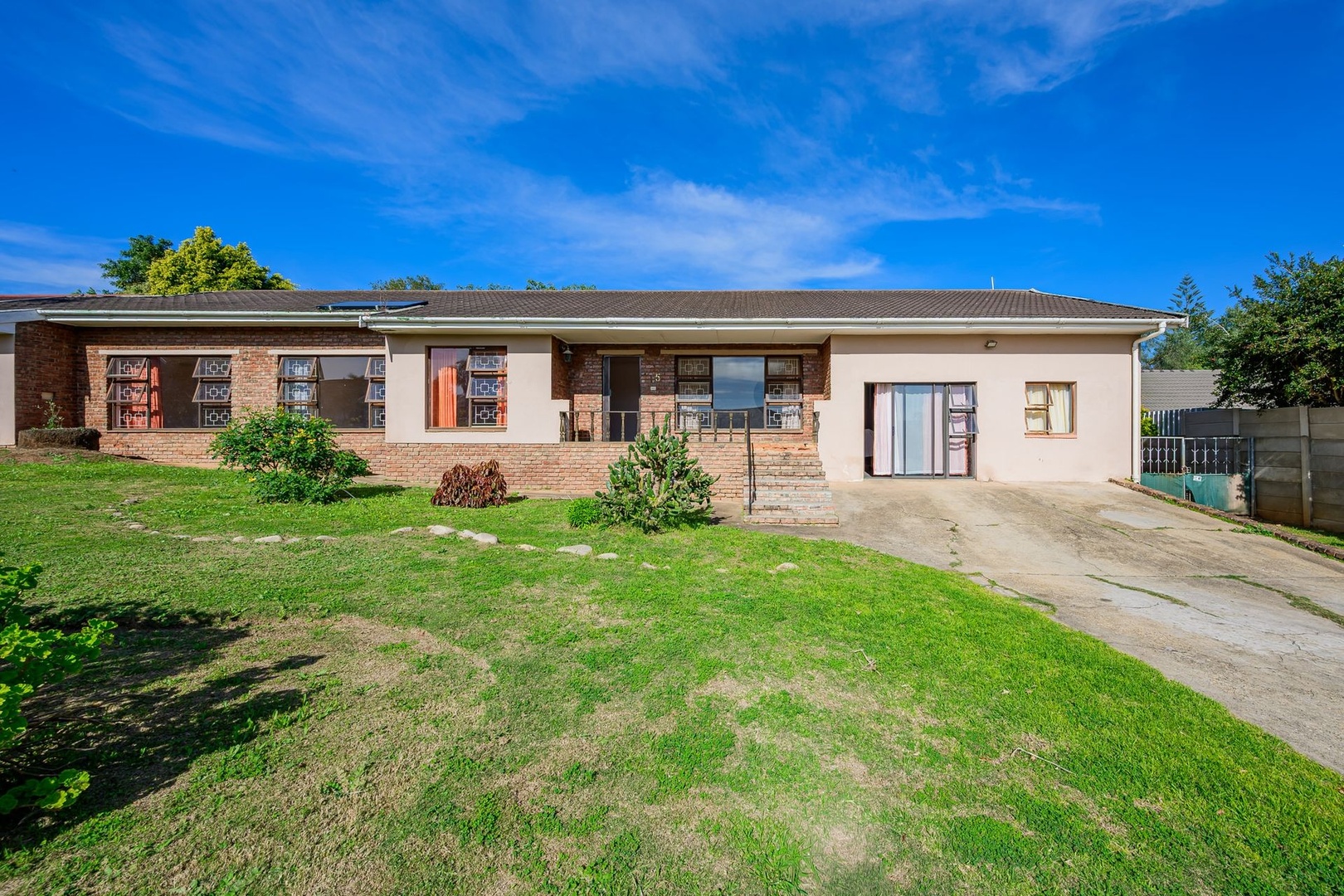 Family Home with Income-Generating Flat on 1,229sqm Stand