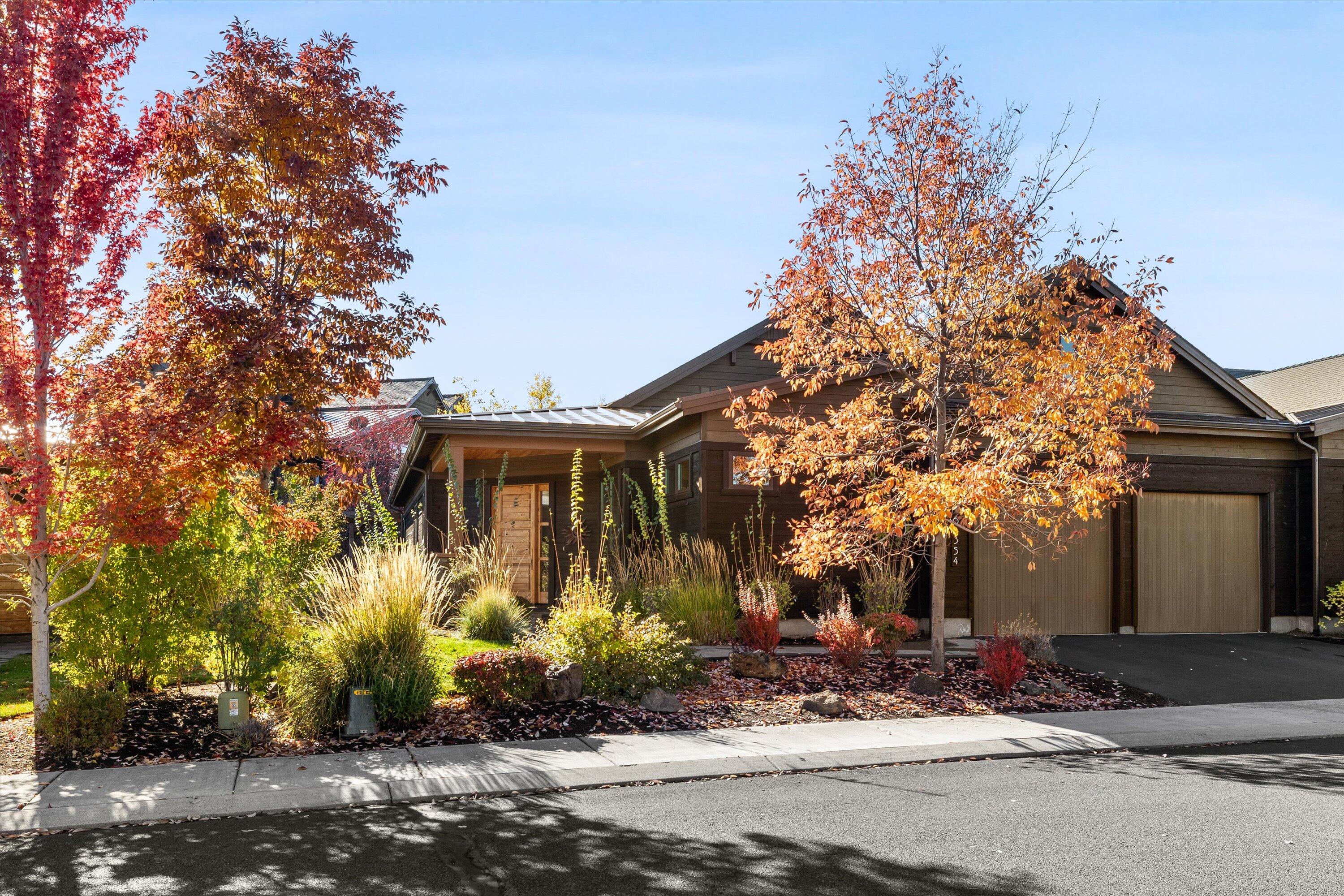 Refined Single-Level Living in Desirable Tetherow Community