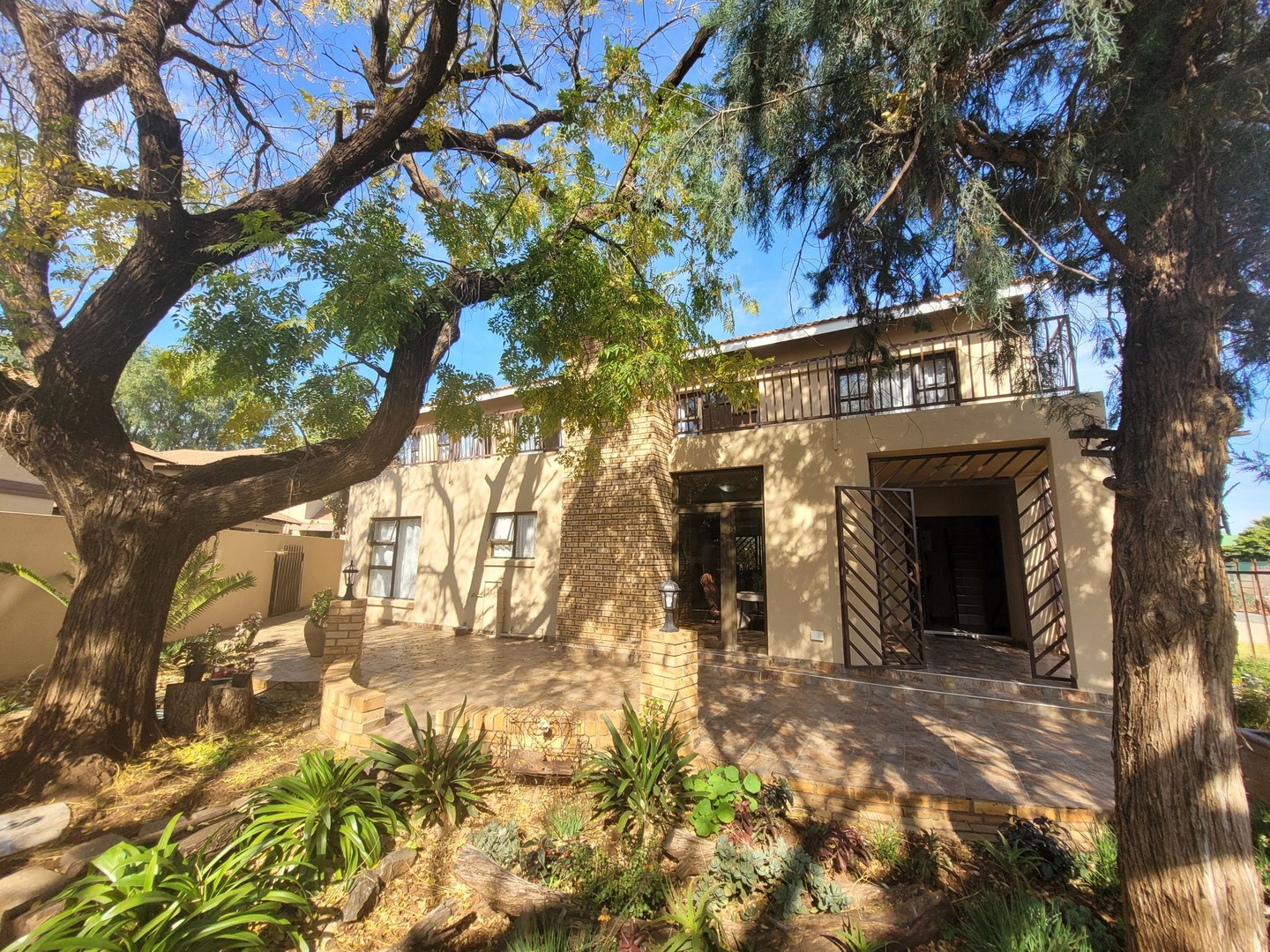 Investors Dream Family Home with Expansive Garden, Flatlet and Building Space