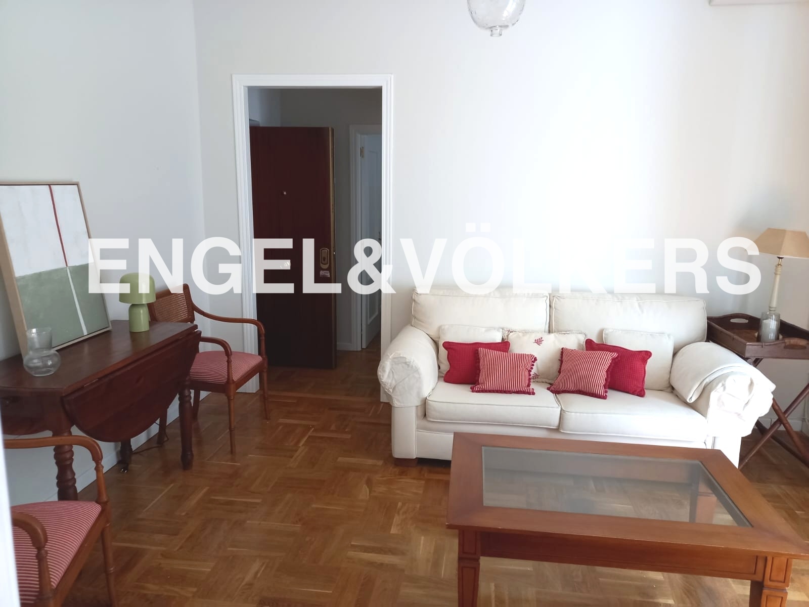 Exclusive furnished apartment for rent in Argüelles