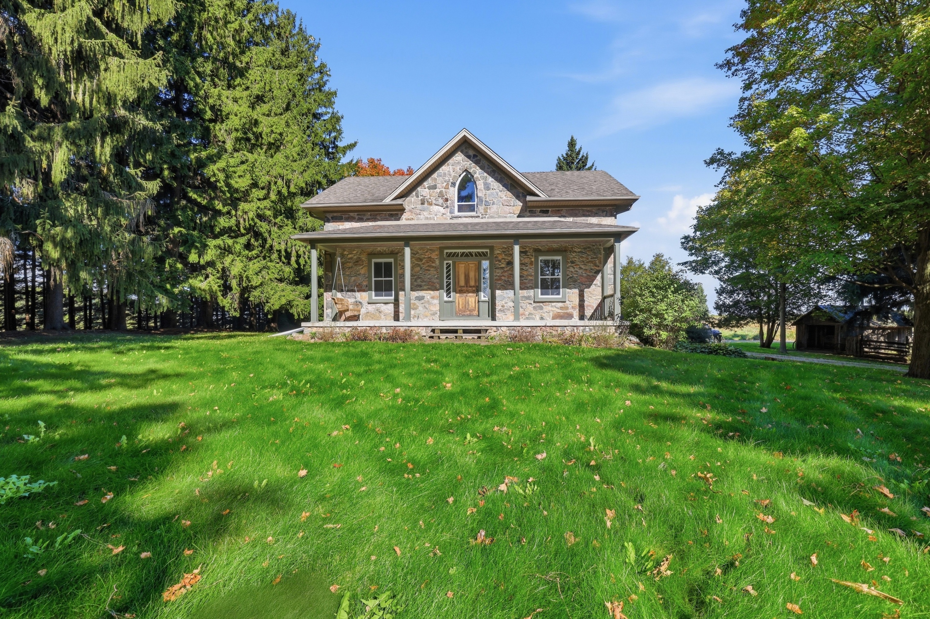 Country Estate with Spacious Farmhouse & Detached Workshop
