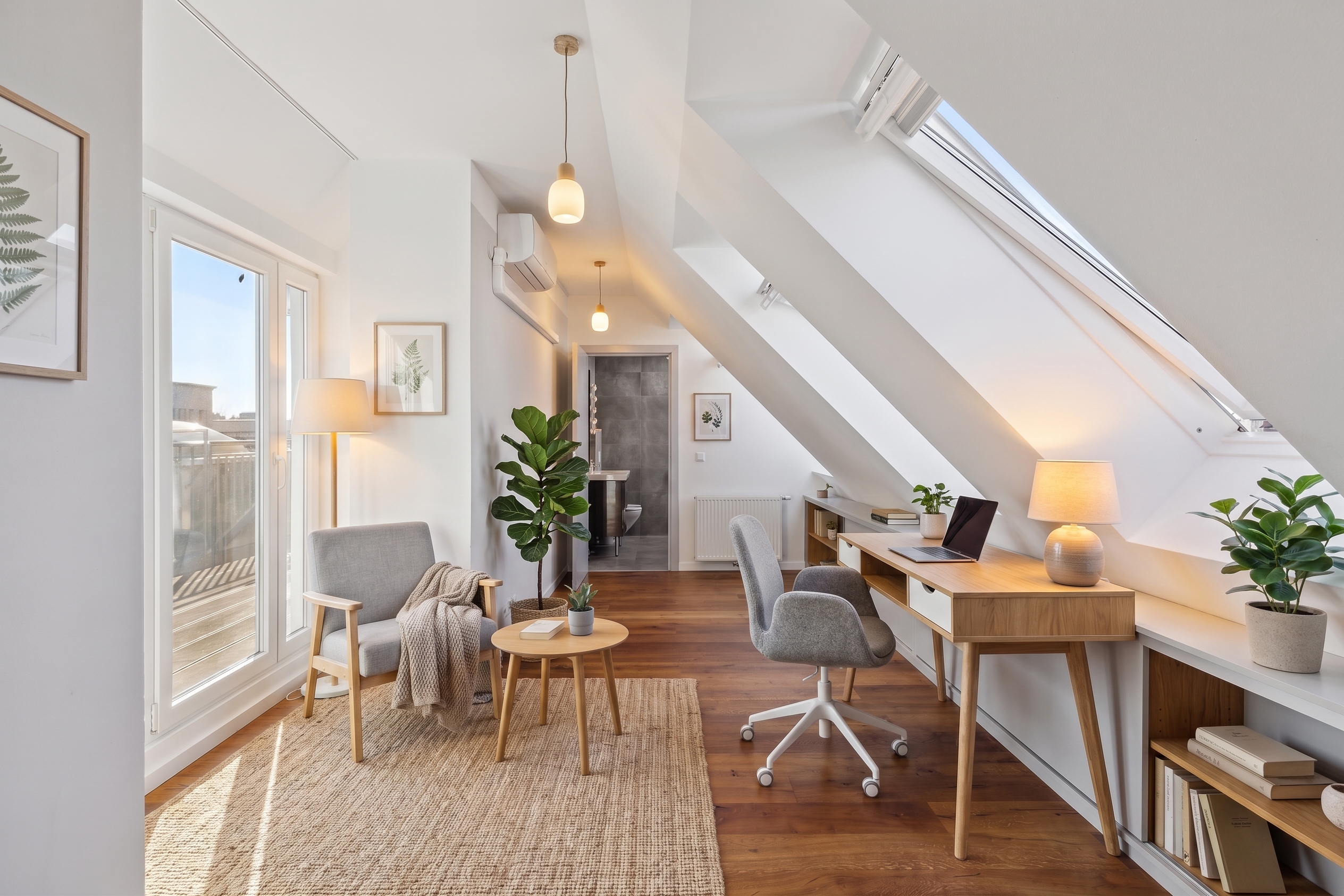 Wunderschöne Dachgeschosswohnung mit zwei Terrassen im charmanten Altbau