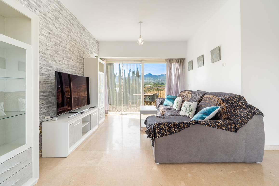 Spacious 2-bedroom apartment with two large terraces