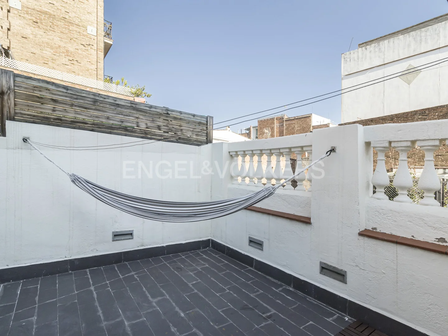 House with terrace and jacuzzi in Gracia