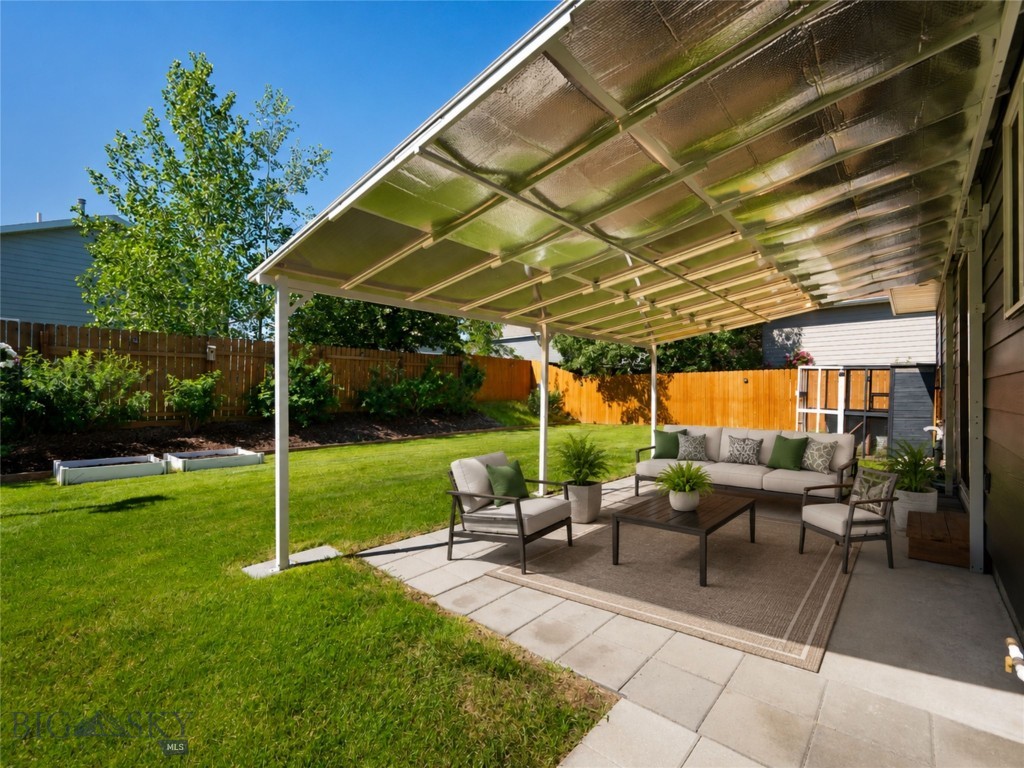 Solar Panels, Views, and Huge Back Yard!