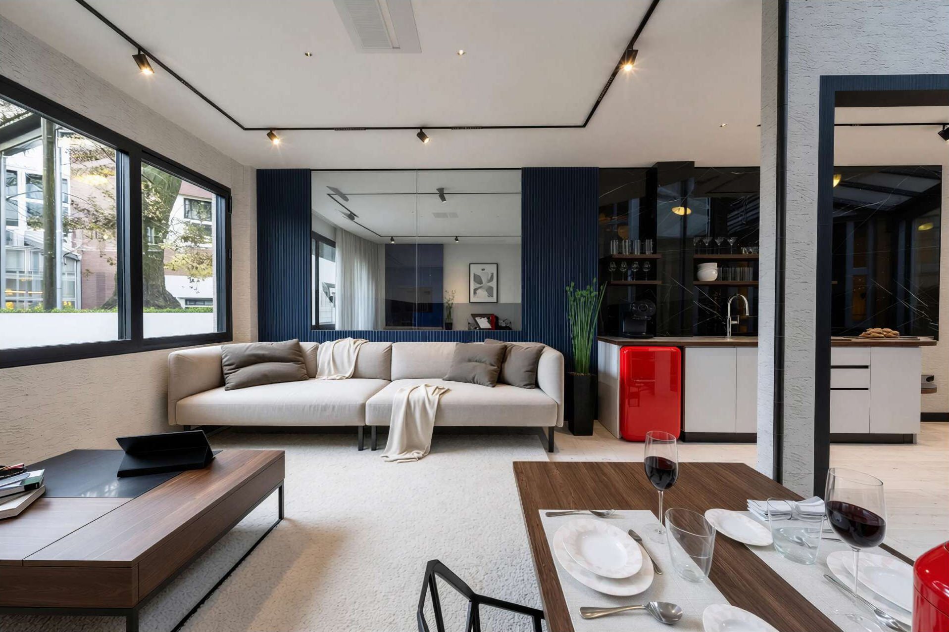 Fully furnished and renovated 2nd-floor apartment