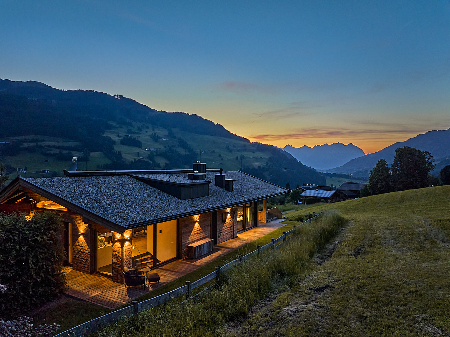 Sunny chalet on the edge of the forest with a view of the Wilder Kaiser