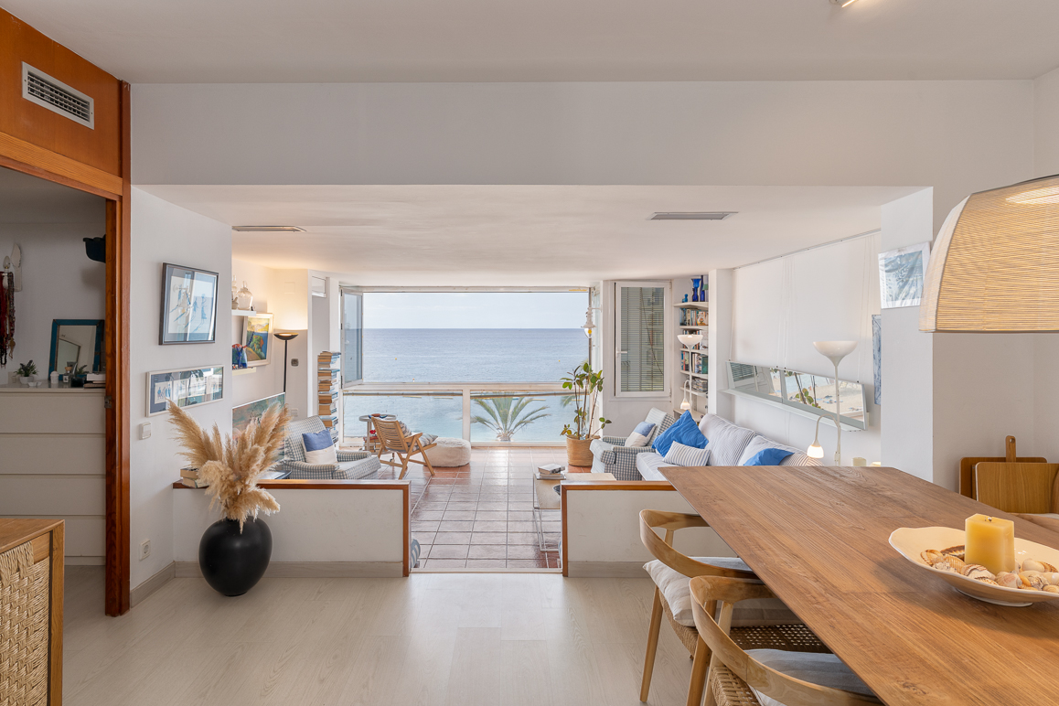 Spacious apartment with sea views