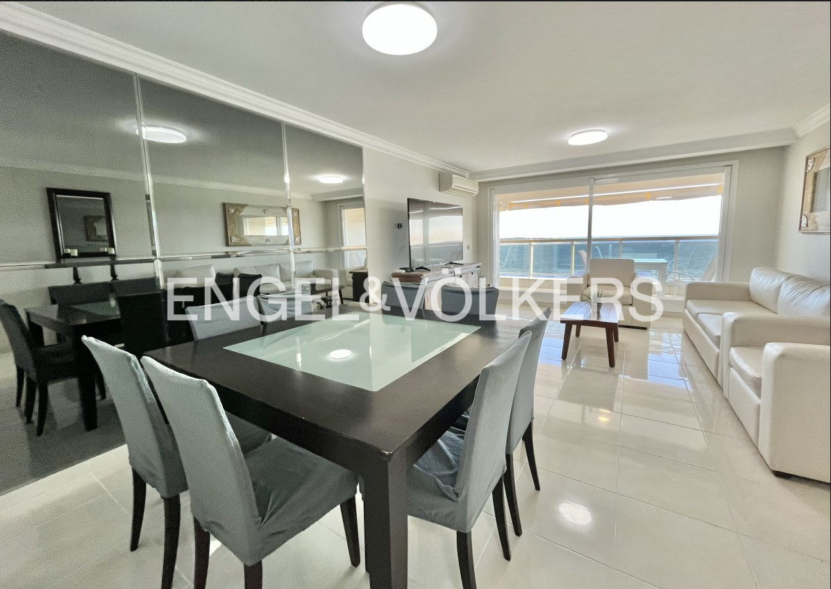 Apartment with 3 En-Suite Bedrooms and Sea View