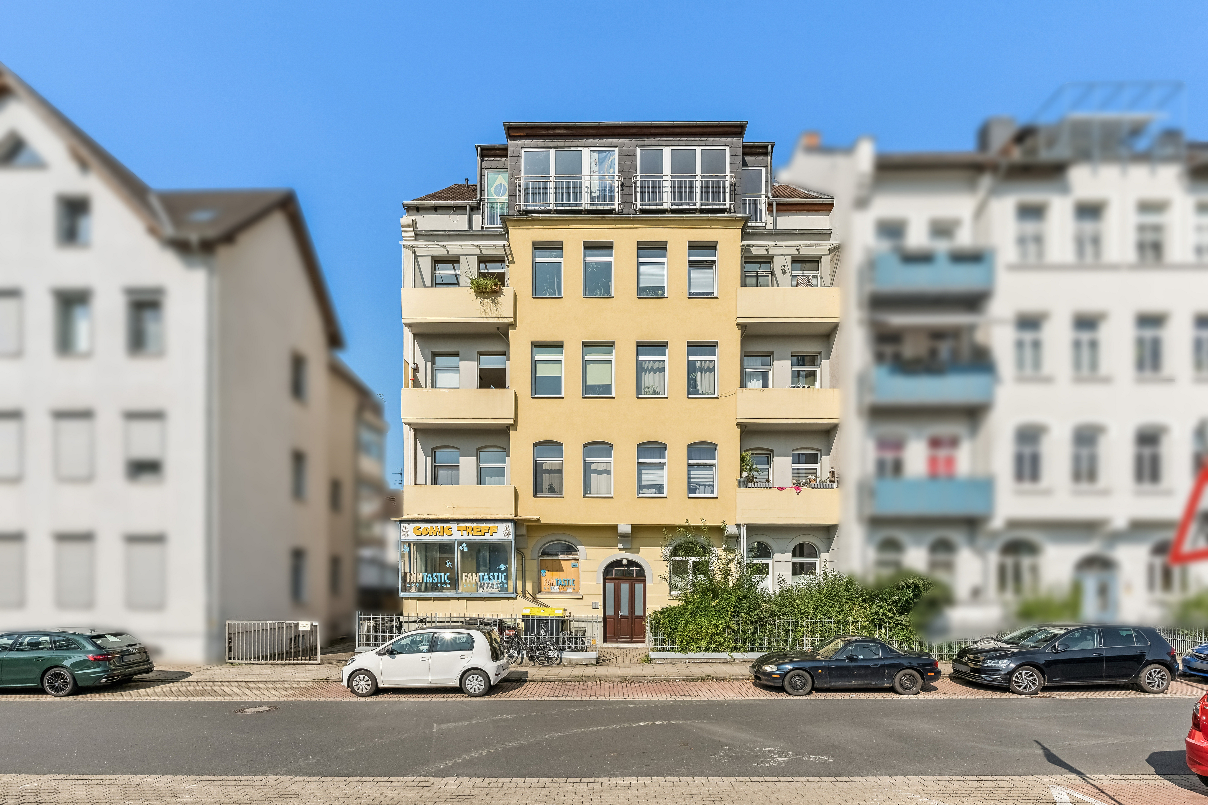 Charmante 2-Zimmer-Wohnung mit Balkon und  zusätzlichem Dachgeschoss