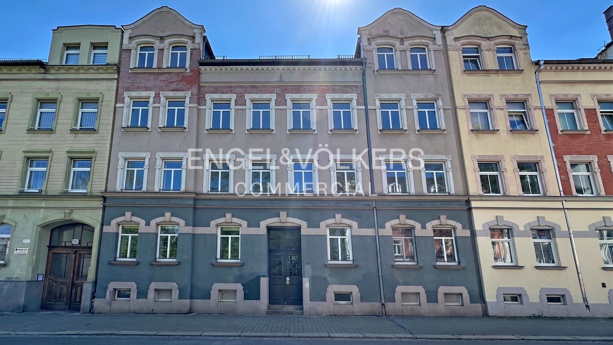 Saniertes Wohnhaus mit Balkonen und Gemeinschaftsgarten