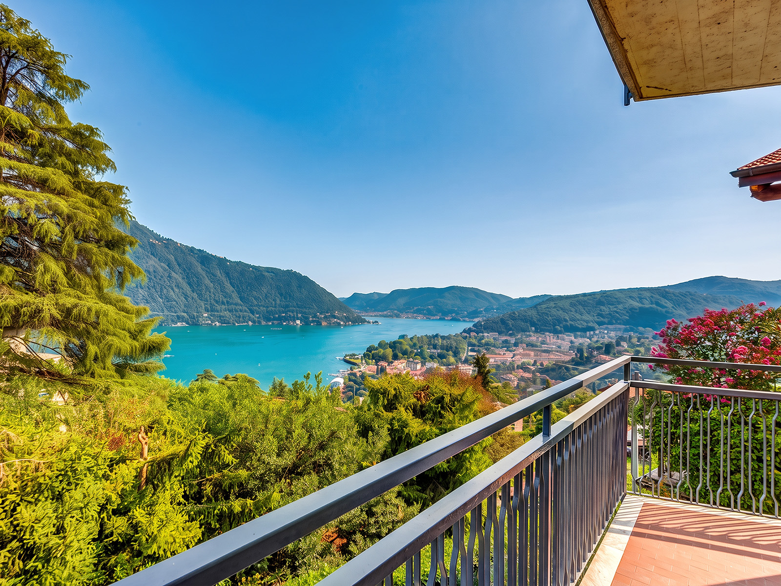 Elegante Villa mit Seeblick und Garten in Cernobbio