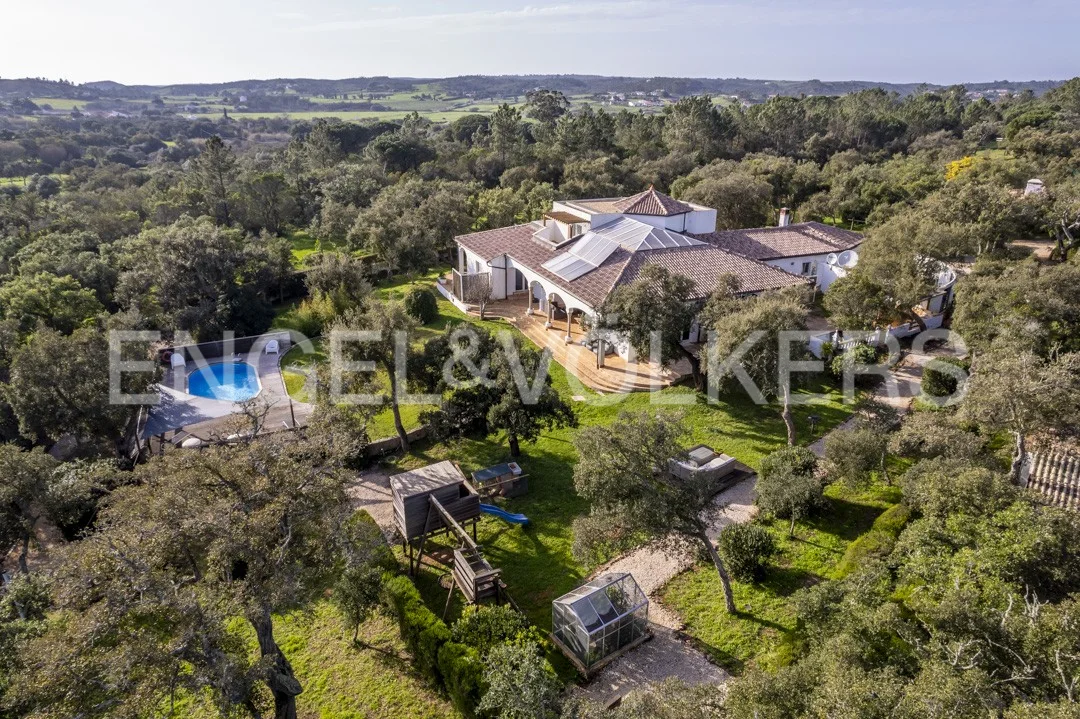 Modern luxury and tranquil estate located between Lagos and Aljezur