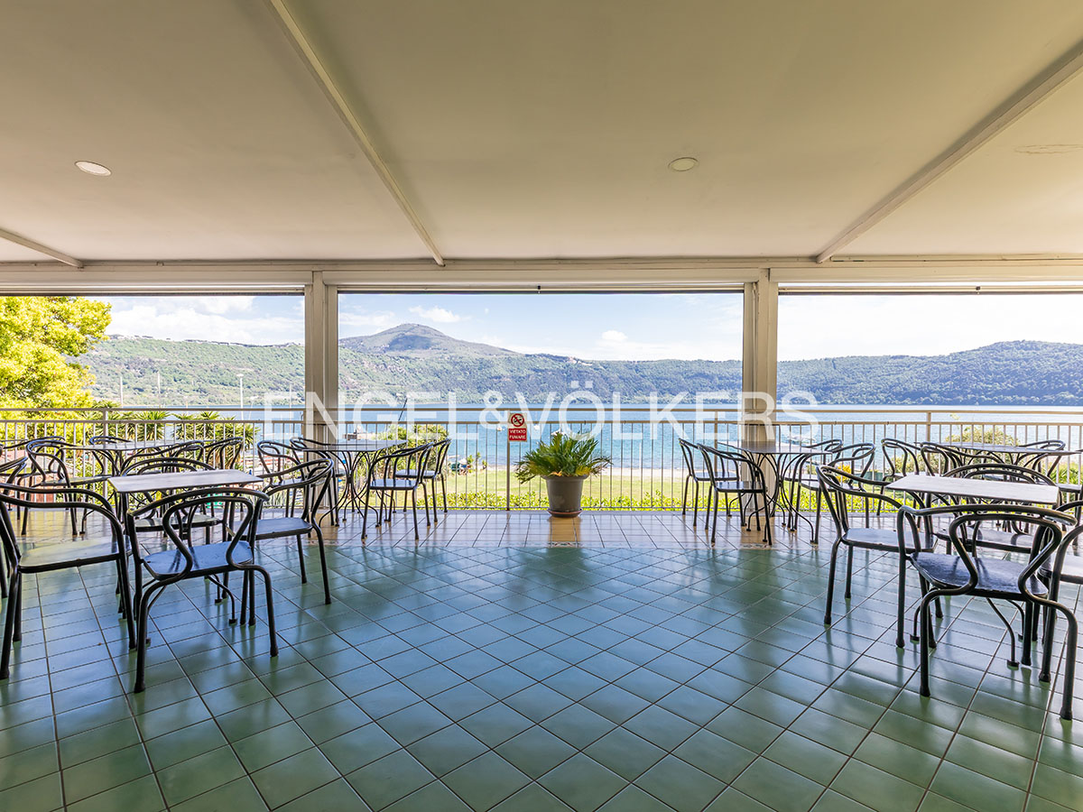 Exclusive commercial premises in Castel Gandolfo