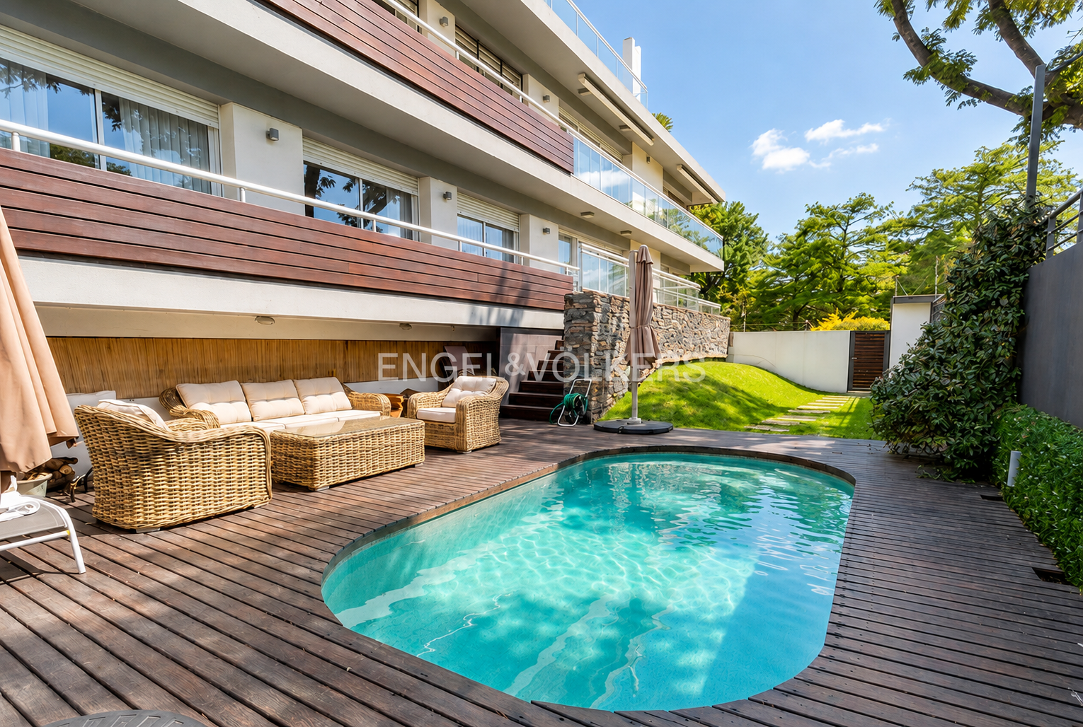 Apartment for rent with garden and private-use pool in Punta Gorda, Montevideo