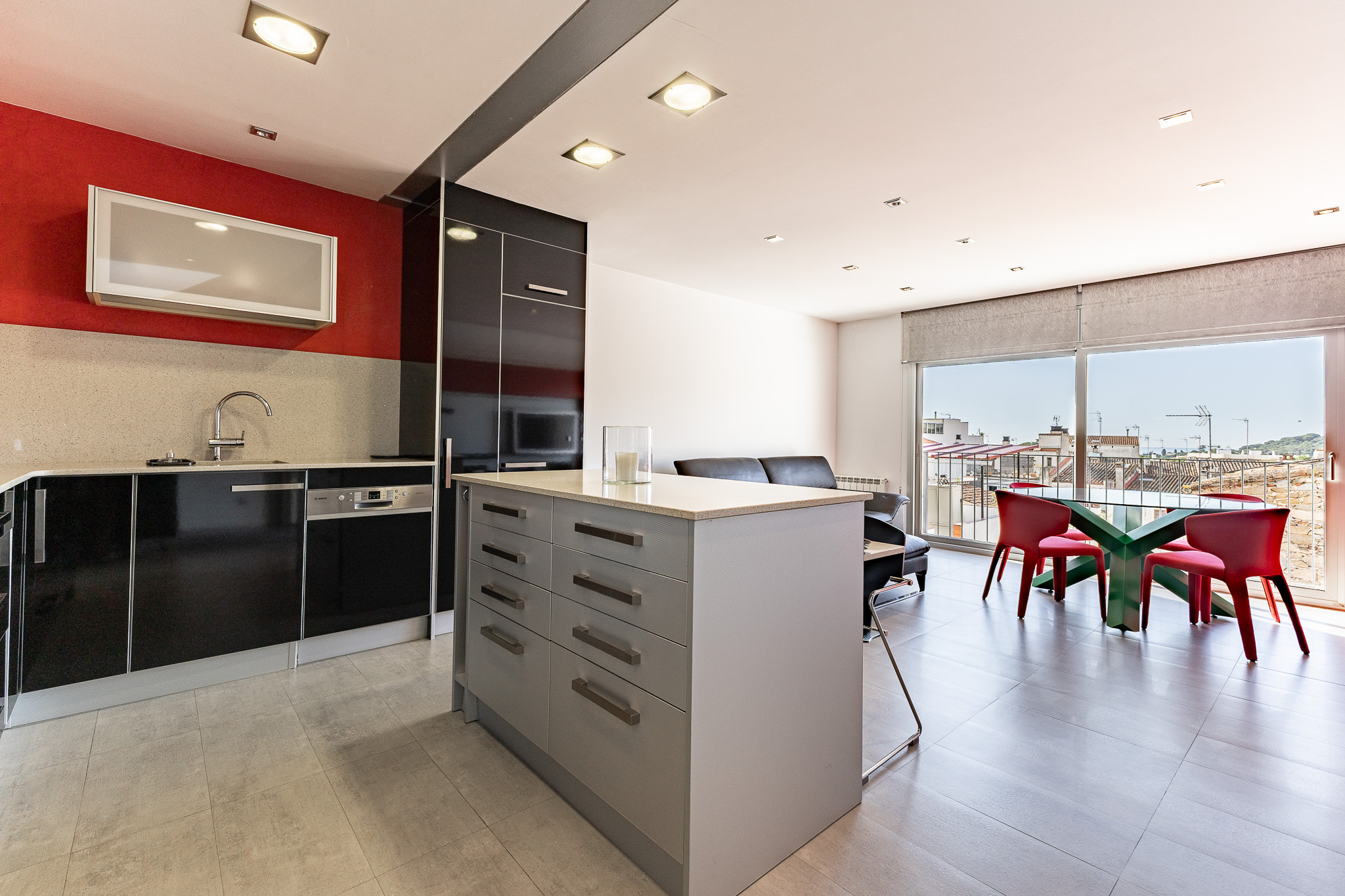 Duplex in central Argentona with two terraces, fully furnished.