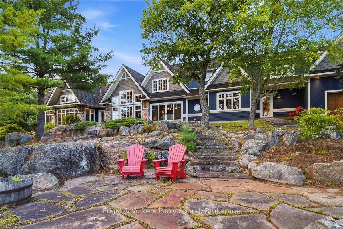 Private Estate on Crystal-clear  Big Whitefish Lake