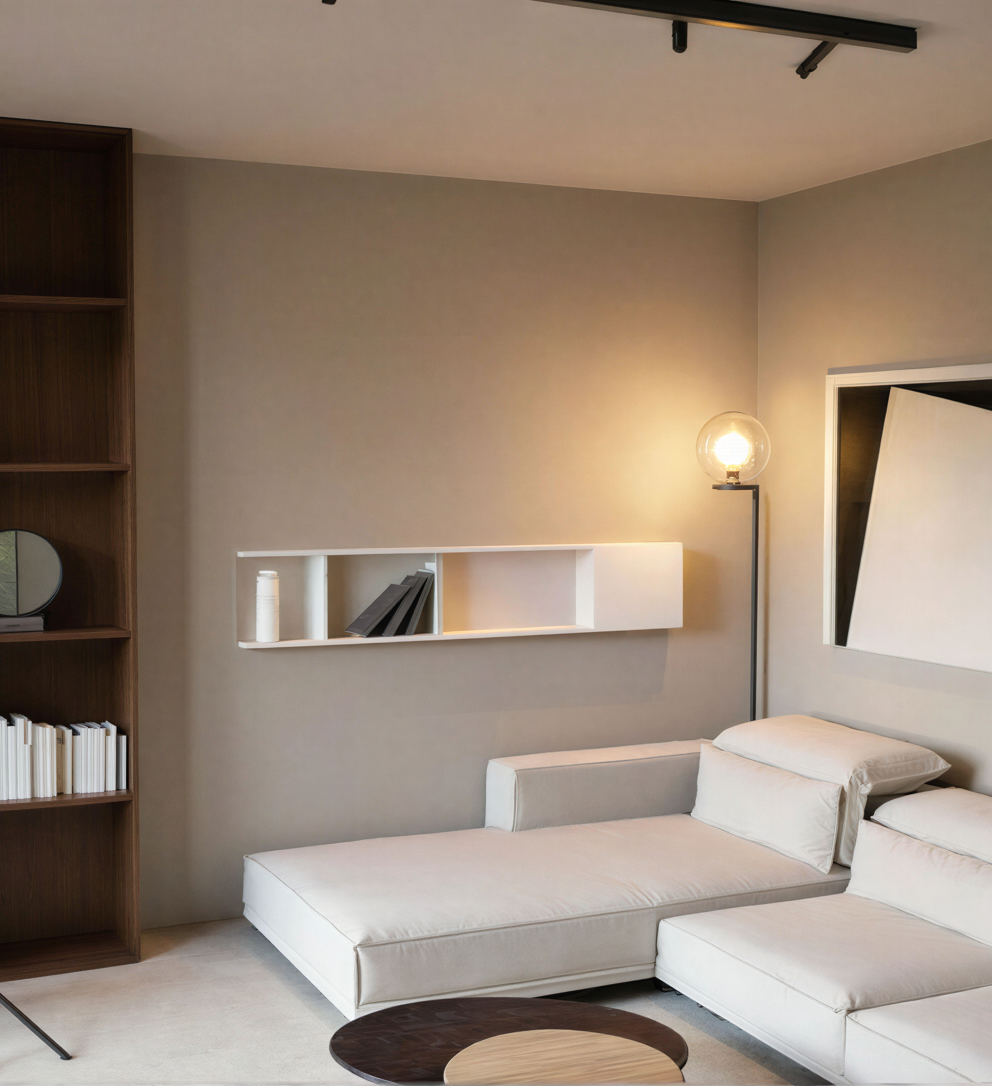 Modern second-floor apartment in Pylaia
