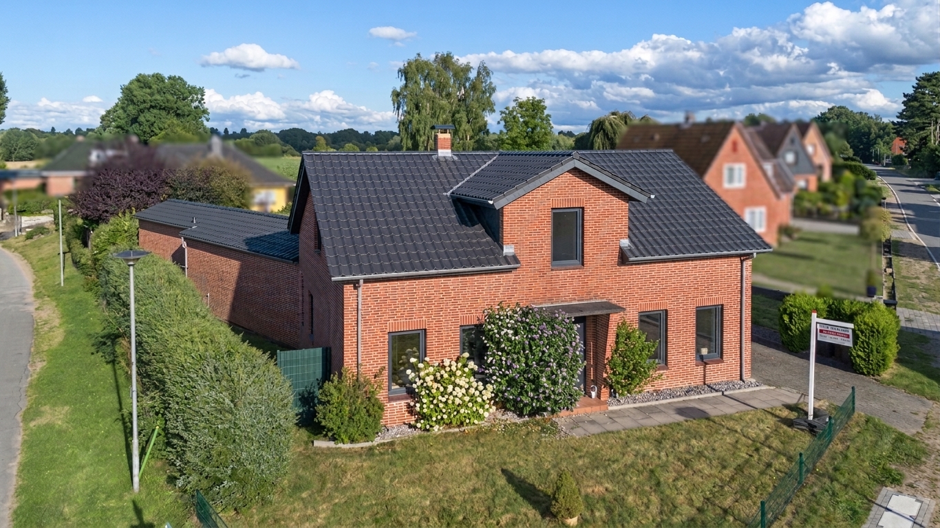 Ländlich leben, städtisch angebunden                                                                     - Landhaus mit Einliegerwohnung