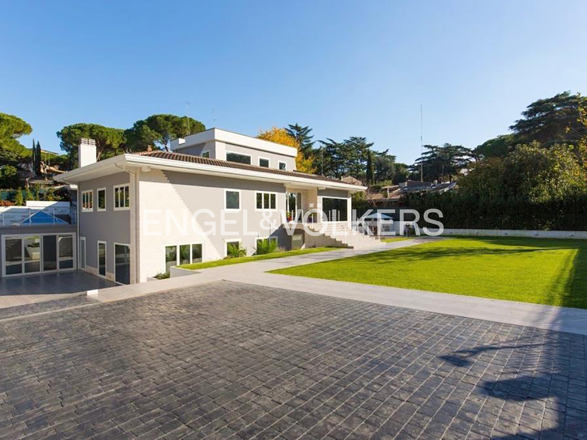 Esclusiva villa con parco privato nel quartiere EUR