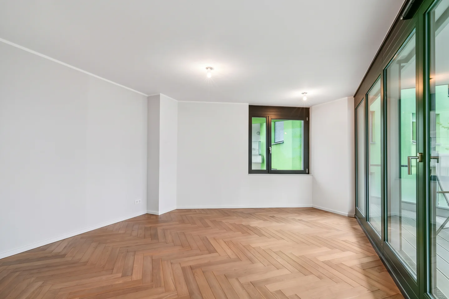 Besondere Lage, besonderer Blick: Hochwertige 2-Zimmer Wohnung mit sonniger Dachterrasse direkt am Rhein - Photo 2