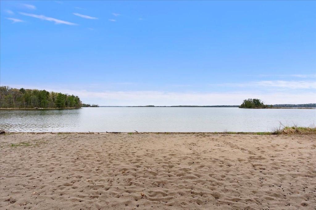 25+ Acres on Lower Whitefish Lake | 627' Shoreline