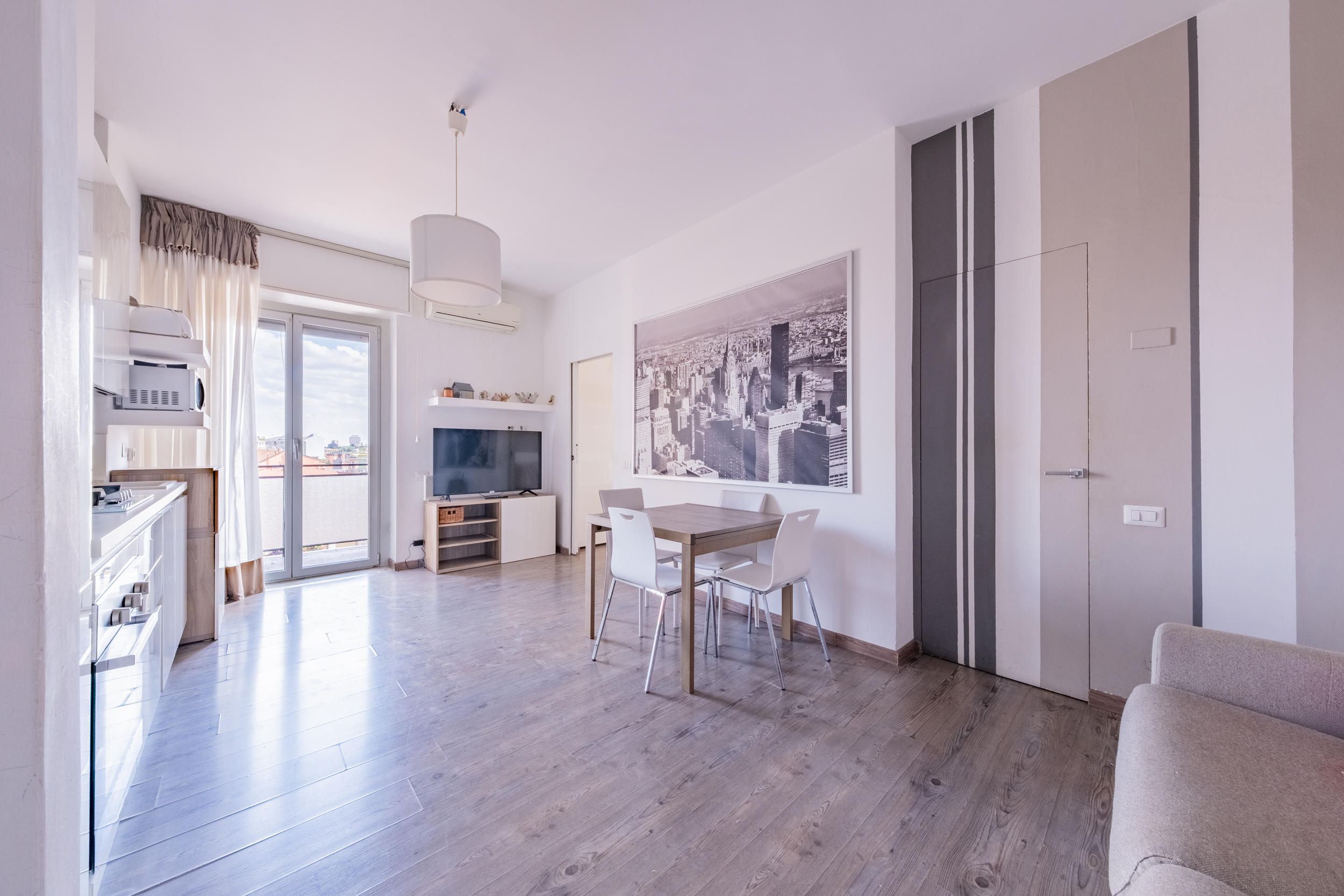 Two-room ready-to-live apartment with panoramic balcony in Piazza Gramsci