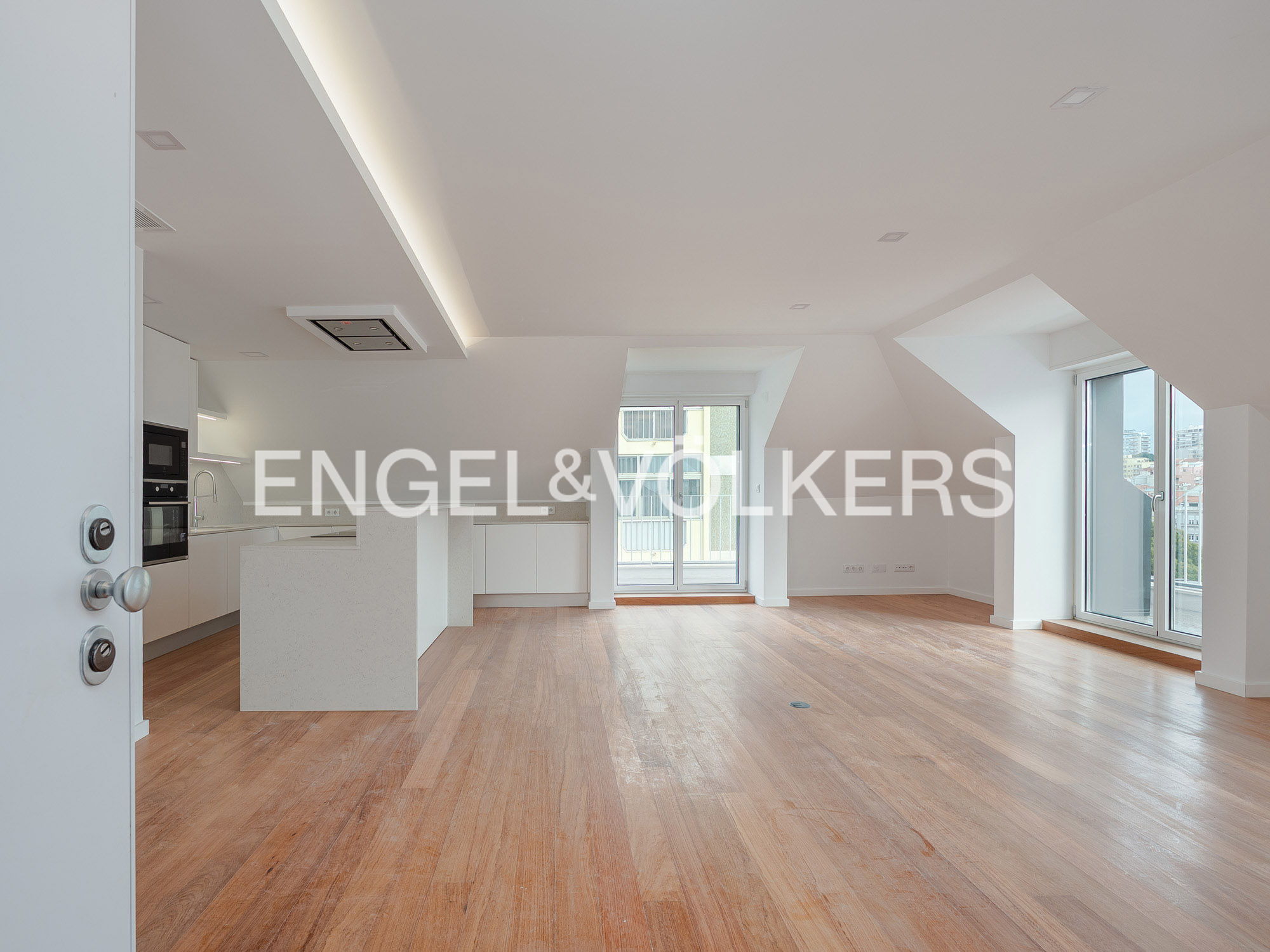 Penthouse in new building located in Estefânia