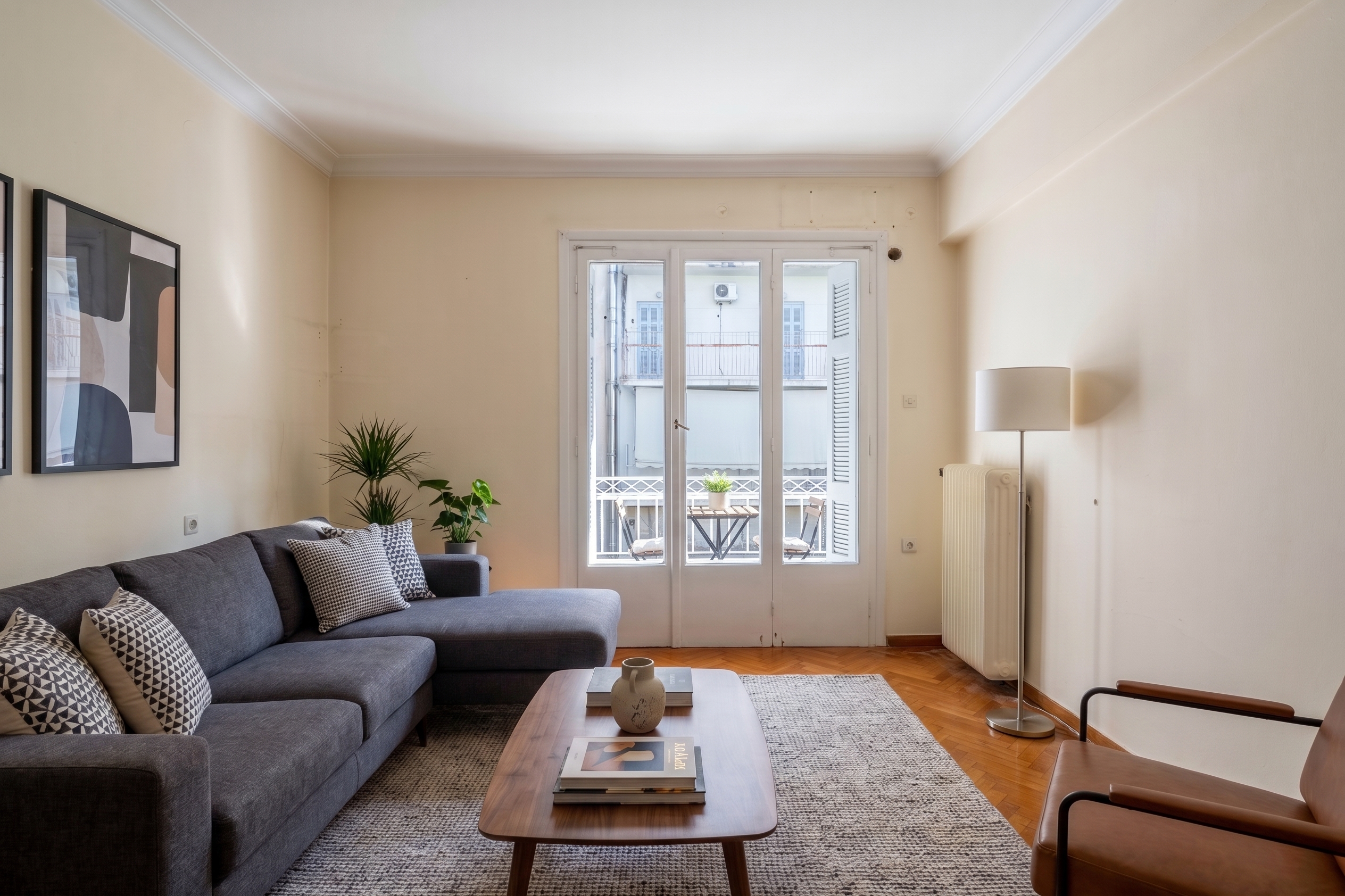 Charming apartment at Mesologgiou Square