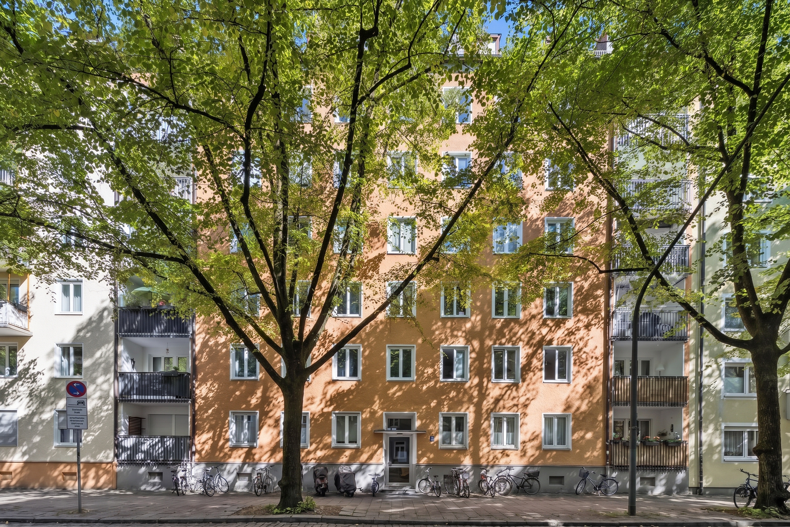 Between the Isar and the city center: Charming one-bedroom apartment in the sought-after Au district [AI-modified]