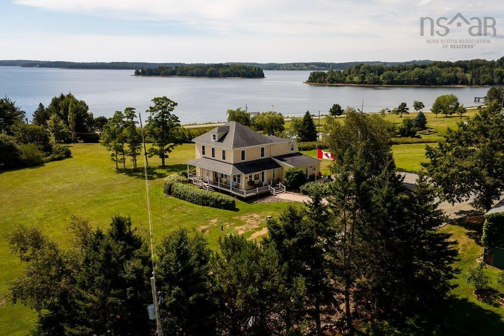 Welcome to Bayview Pines
