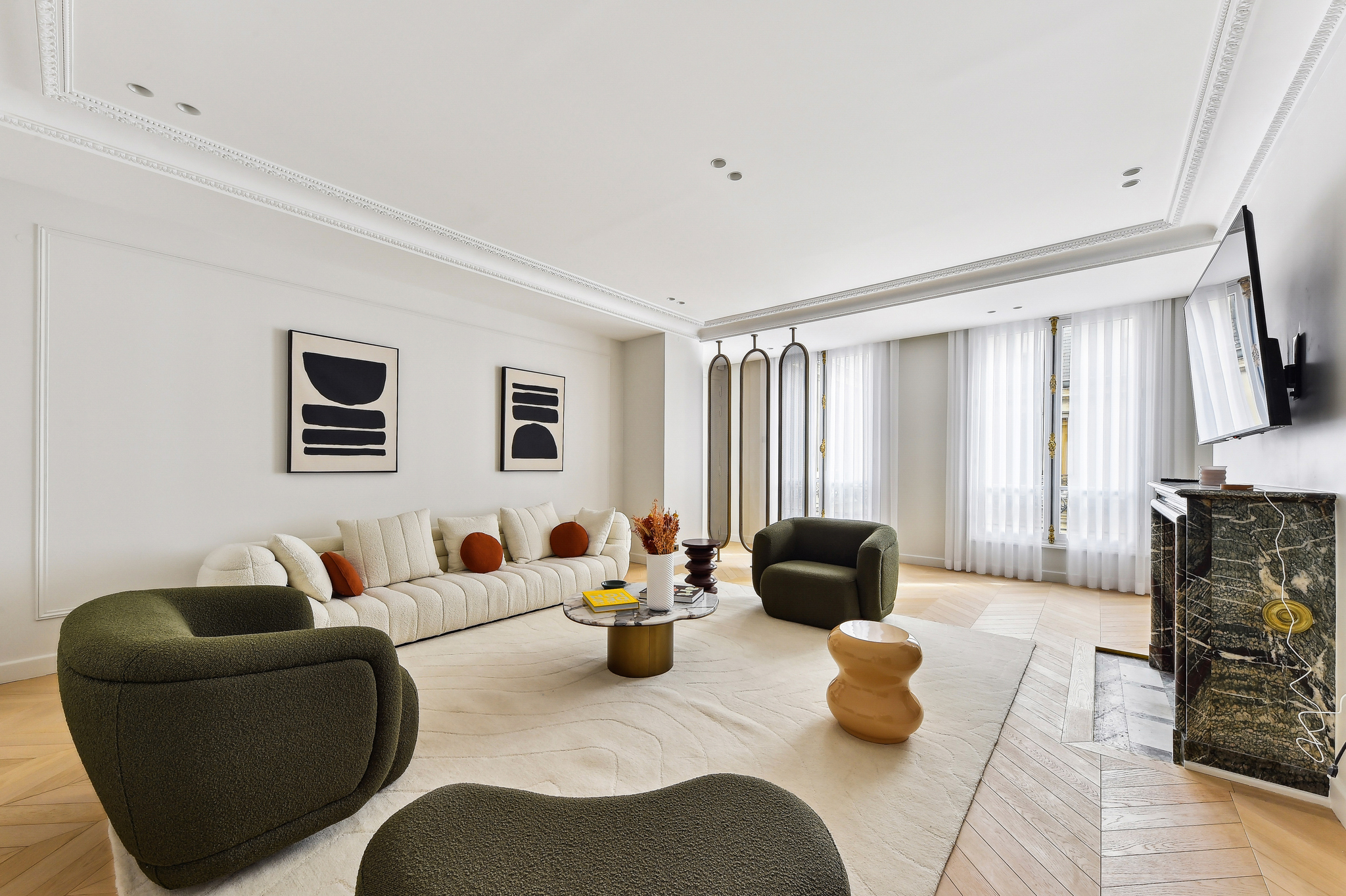 Elegant 3 BR Apartment 180m2 - George V