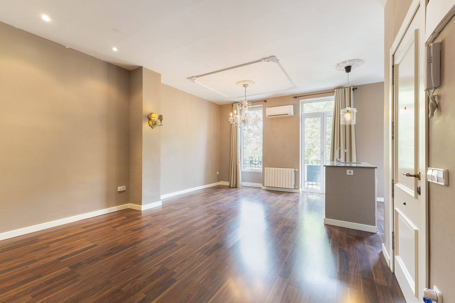 Elegant apartment in Pla del Real