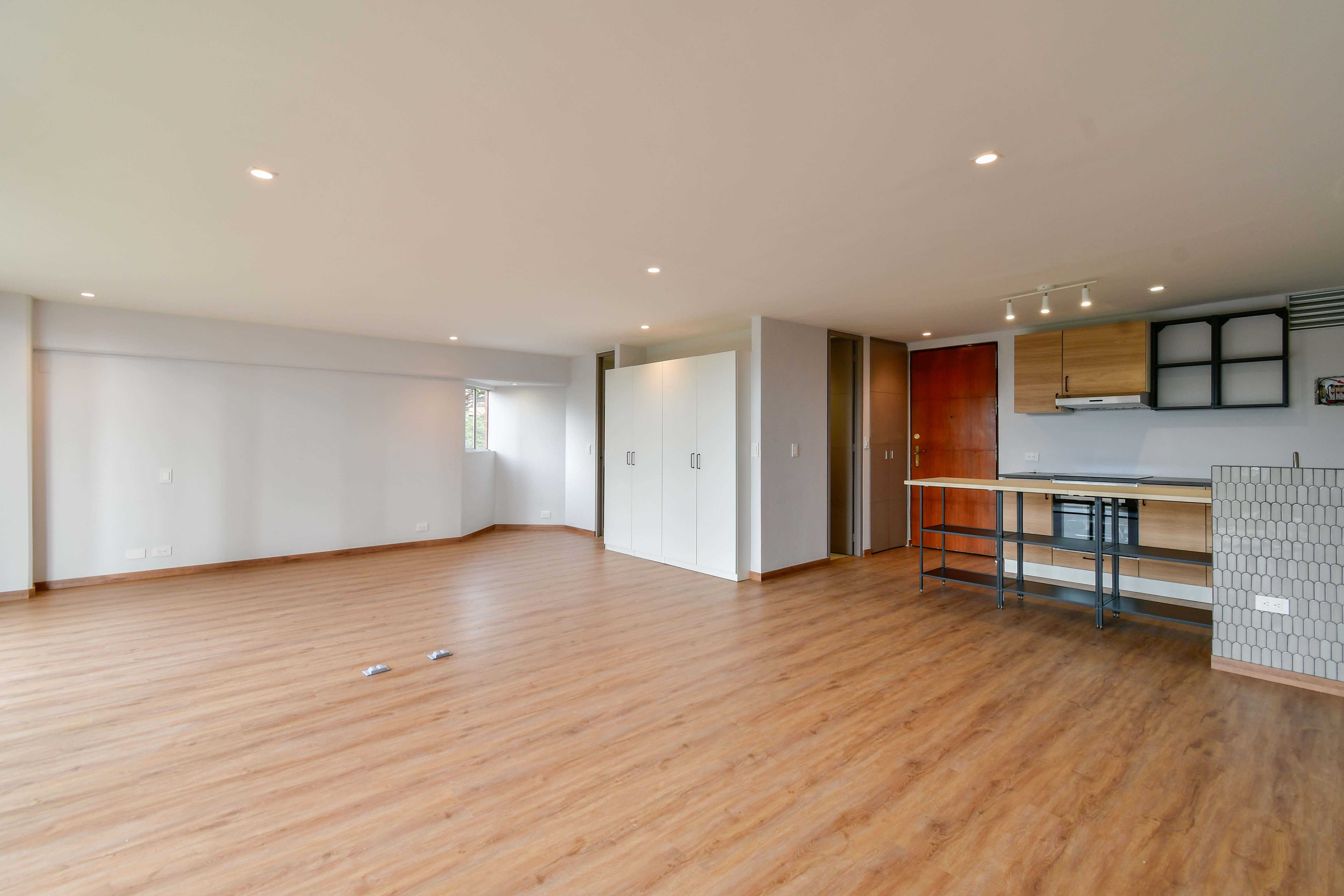 Apartamento con balcón para arriendo en El Tesoro, El Poblado