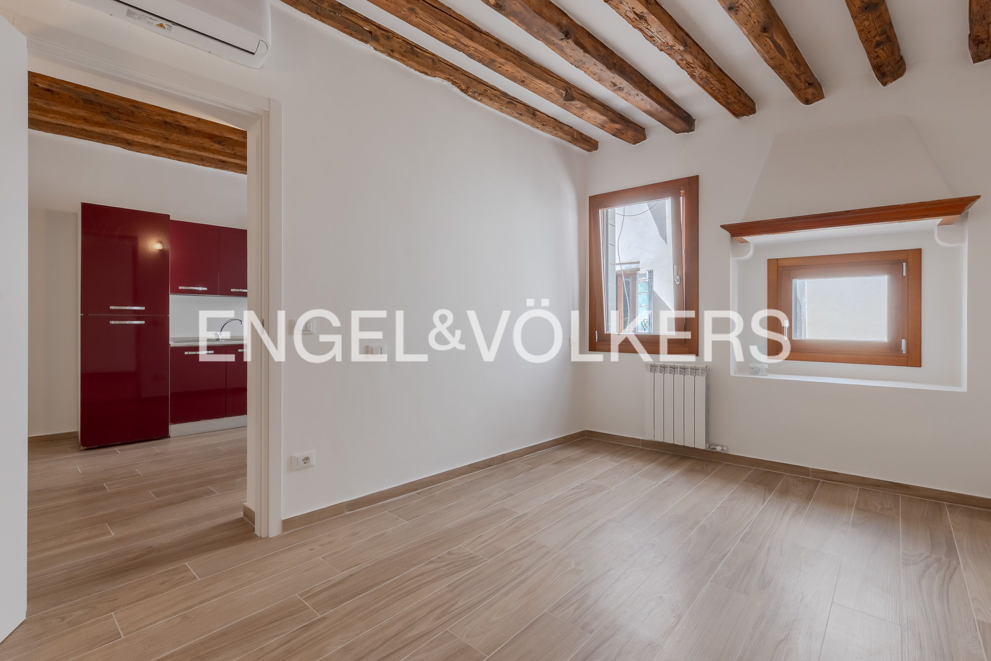 Prestigious renovated apartment near Palazzo Grassi