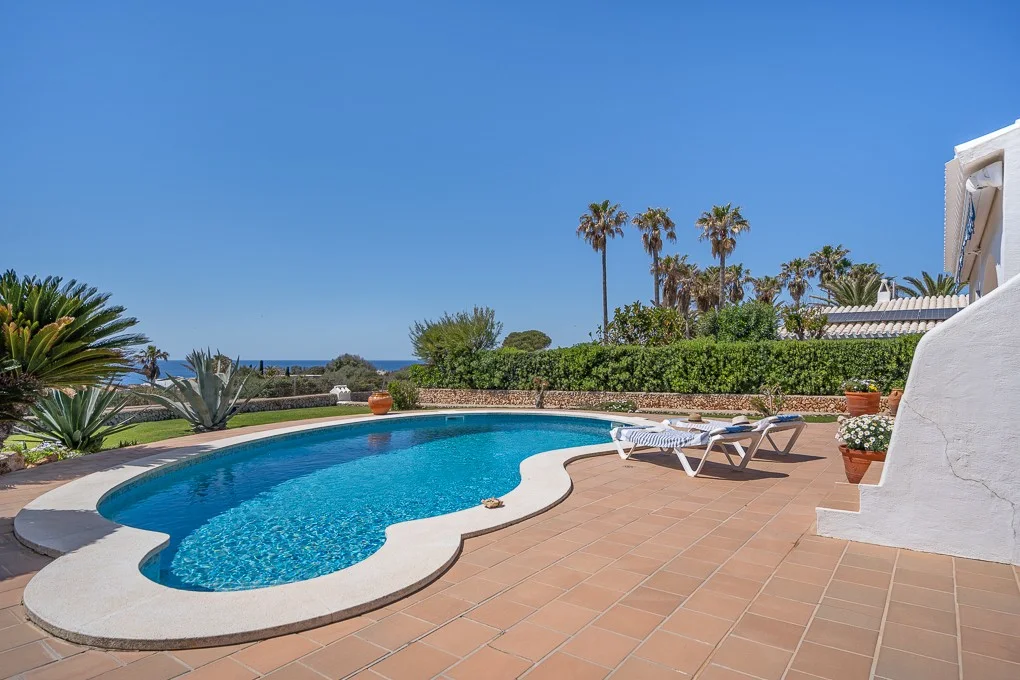 Exceptional sea view villa close to the beach in Binidalí