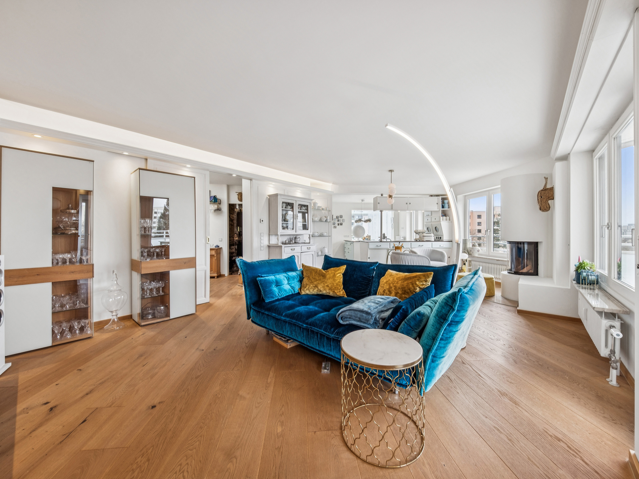 Roof Top Living mit Bergblick – Design trifft auf modernes Penthouse Wohnen inkl. 6 TG-Plätze