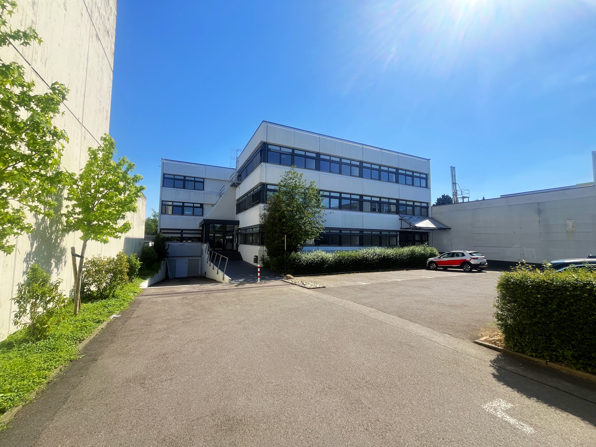 Vielseitig nutzbares Bürohaus in Flughafennähe