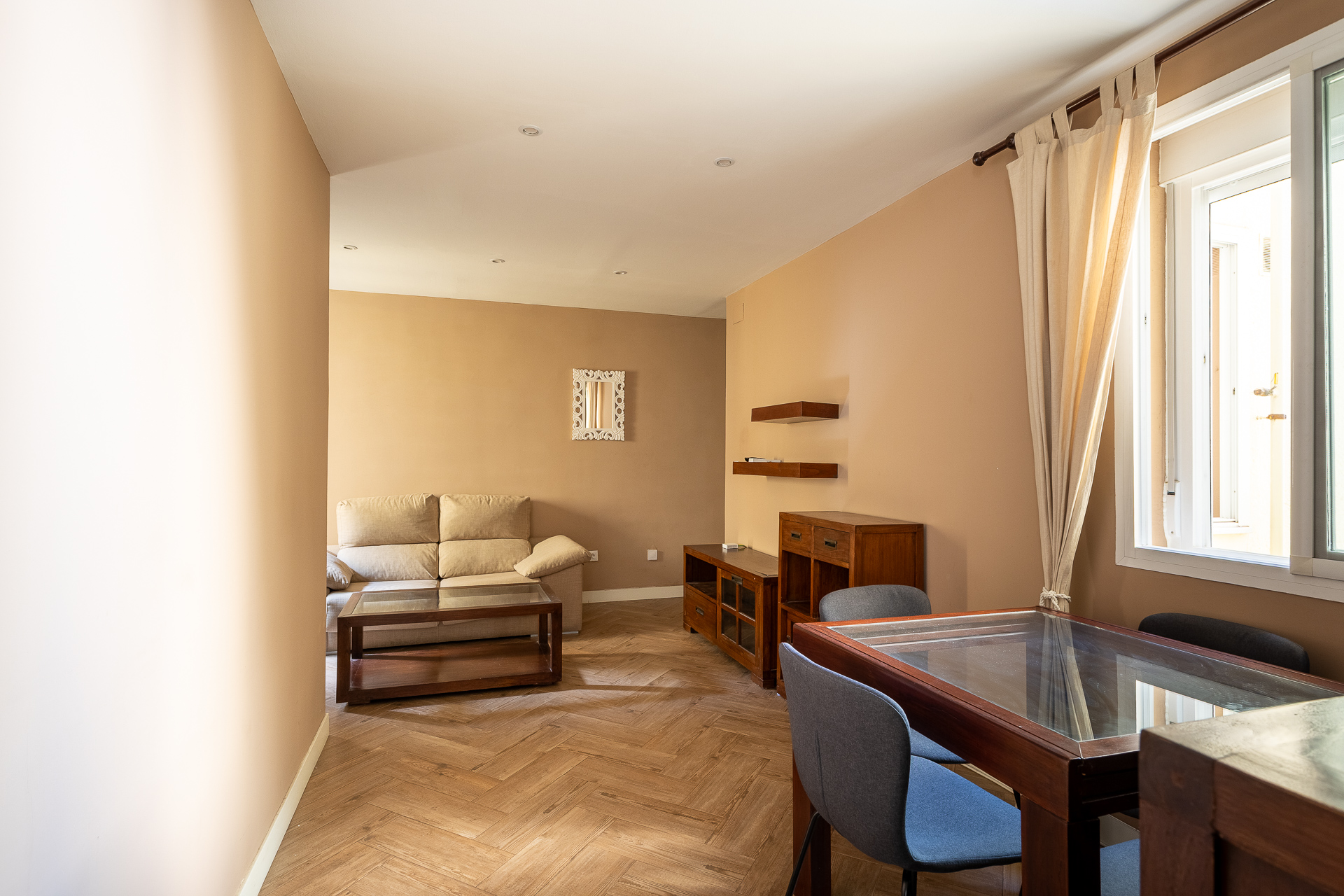 Furnished interior apartment on Menéndez Pelayo