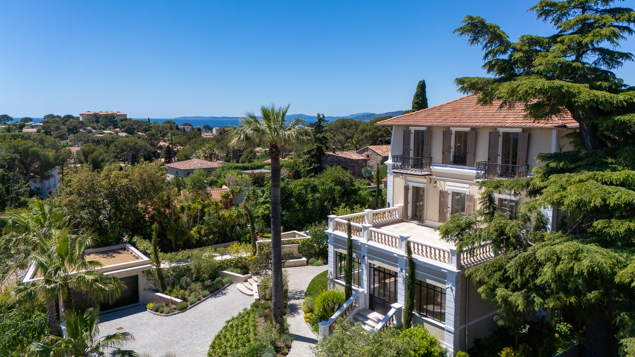 Villa Mariana — Belle Époque heritage, contemporary renovation in Saint-Raphaël