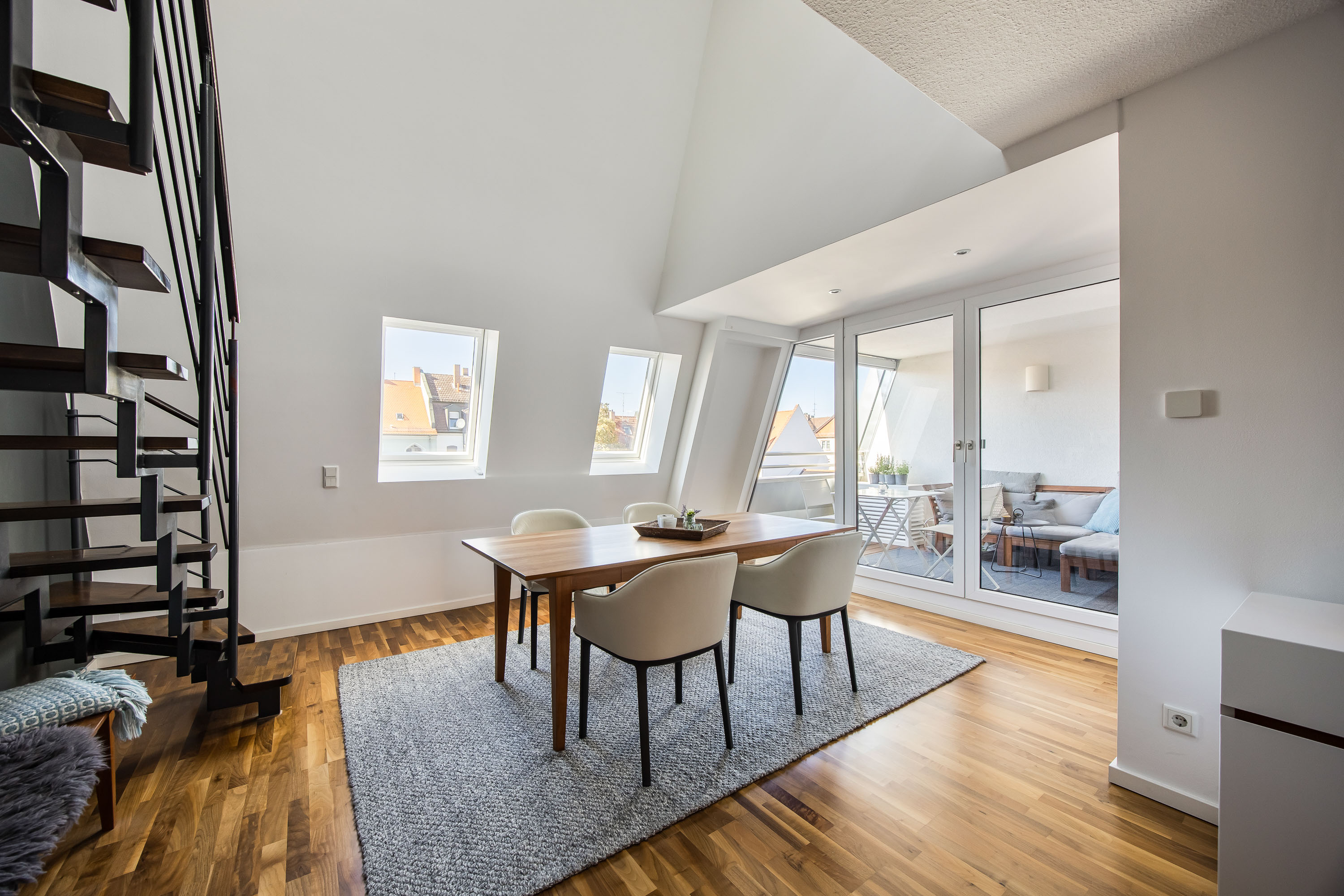 Extravagantes Wohnen auf zwei Ebenen – 3-Zimmer-Maisonette mit Loggia in St. Johannis