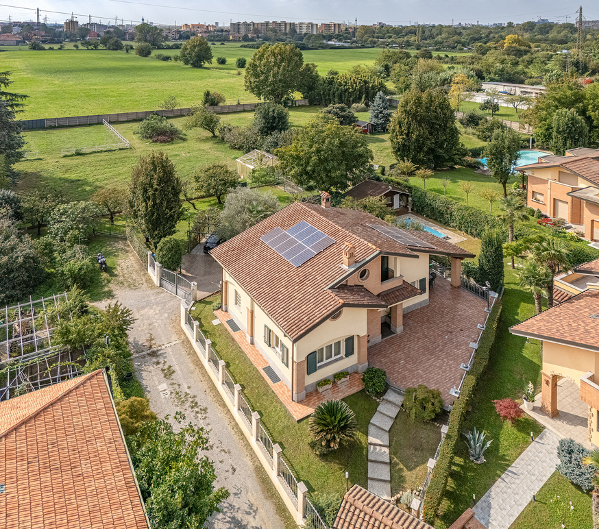 Cozy Villa with garden near Monza