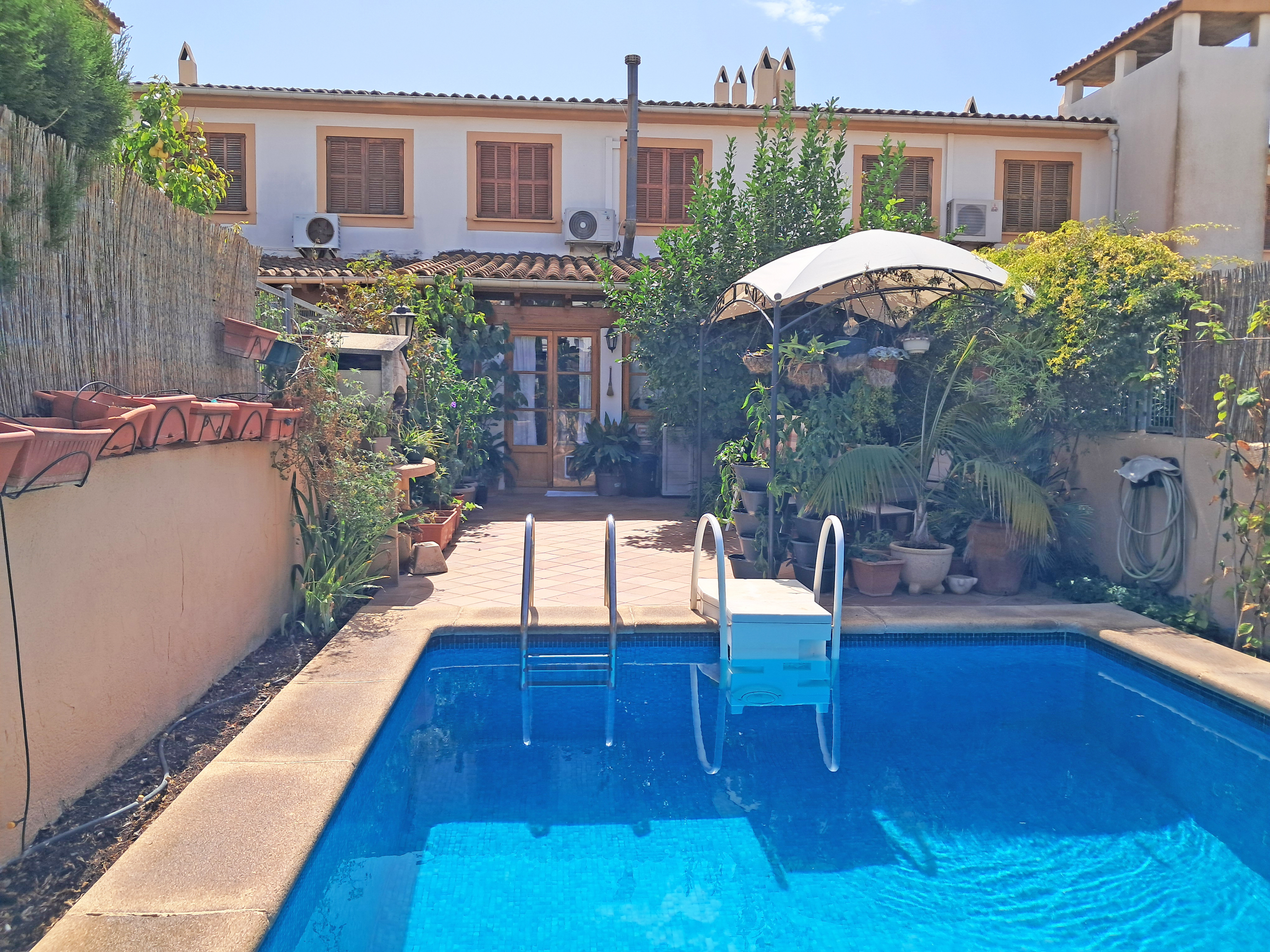 Townhouse with private pool in Son Macià