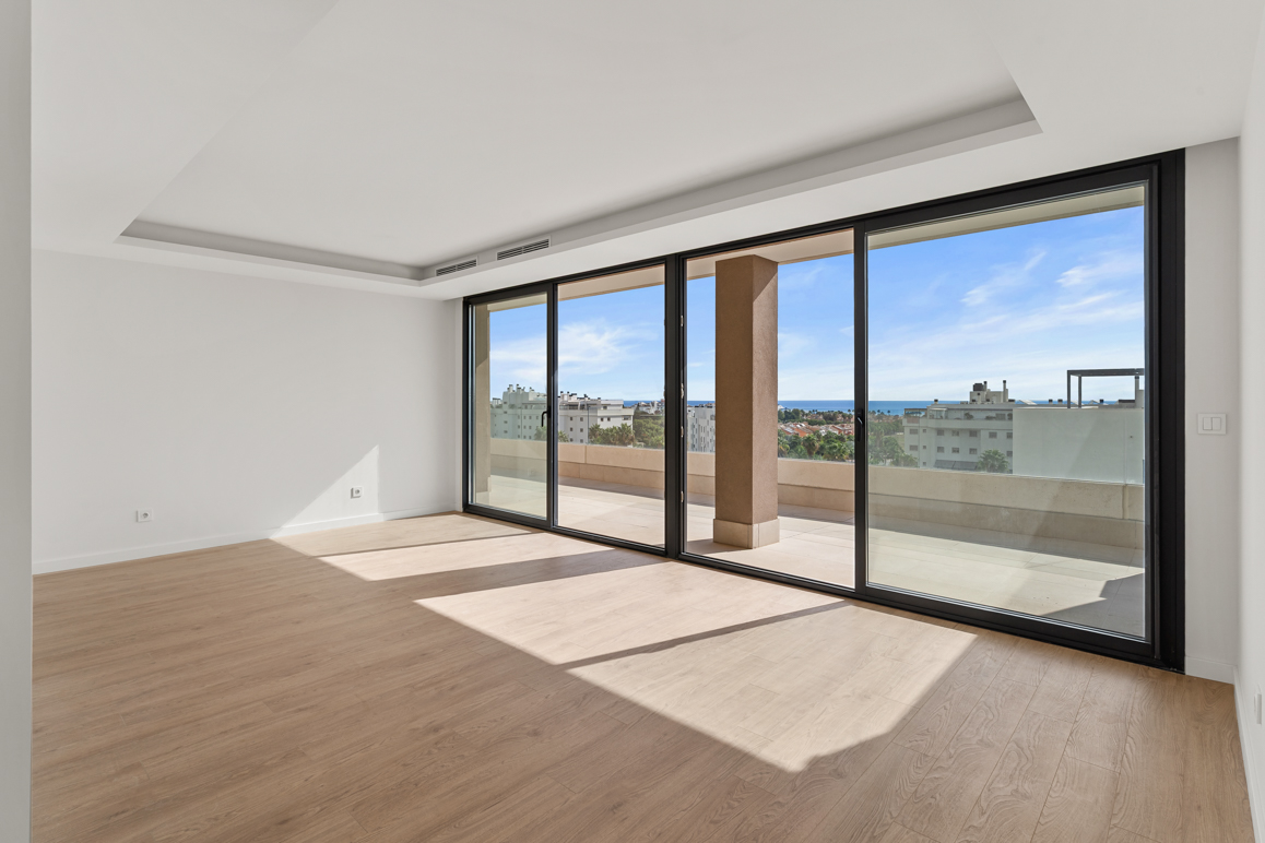 Luxurious 4-bedroom penthouse with private rooftop terrace