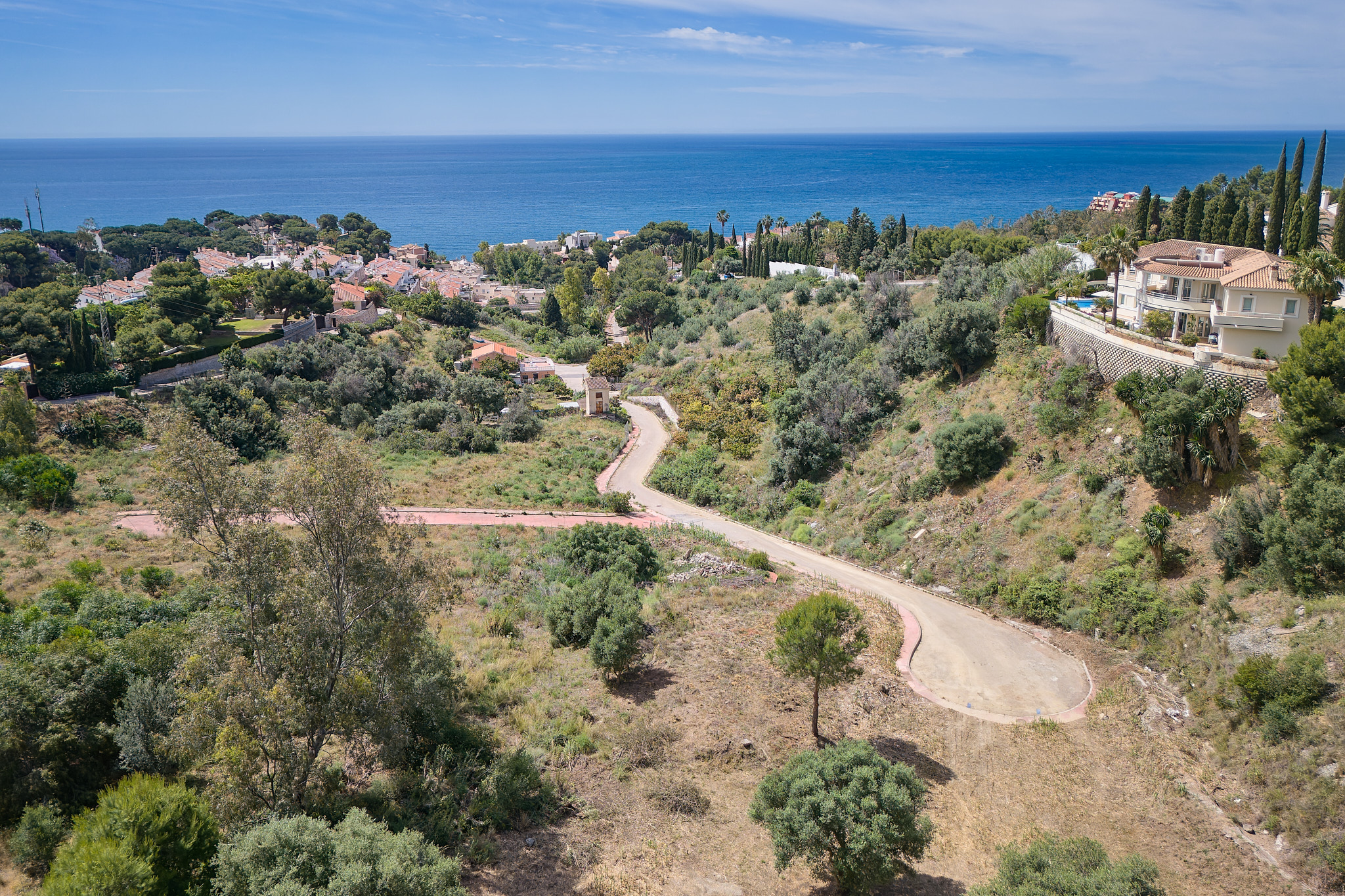 Exclusive plot over 2,000 m² with luxury villa project and sea views